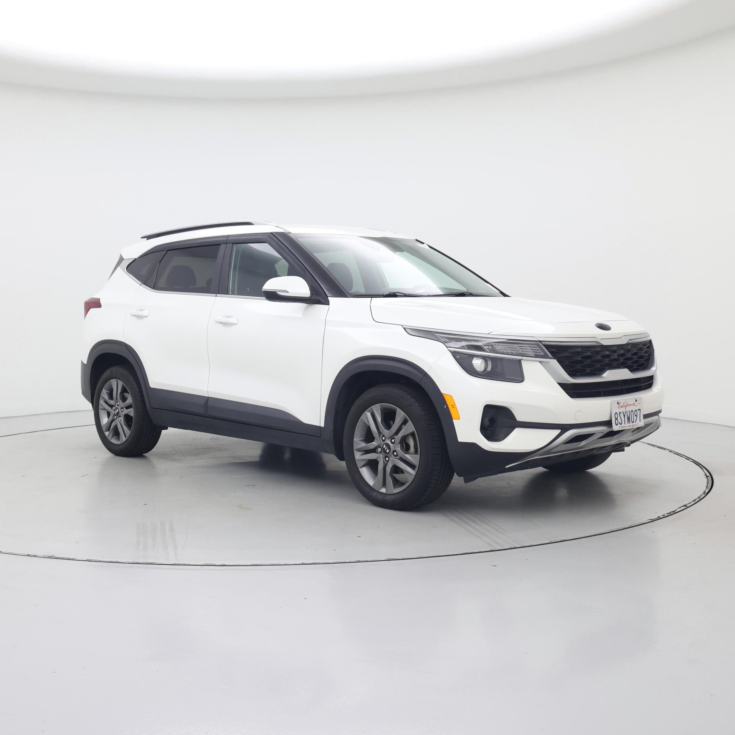 White 2021 Kia Seltos SUV / Crossover Front-Wheel Drive Automatic