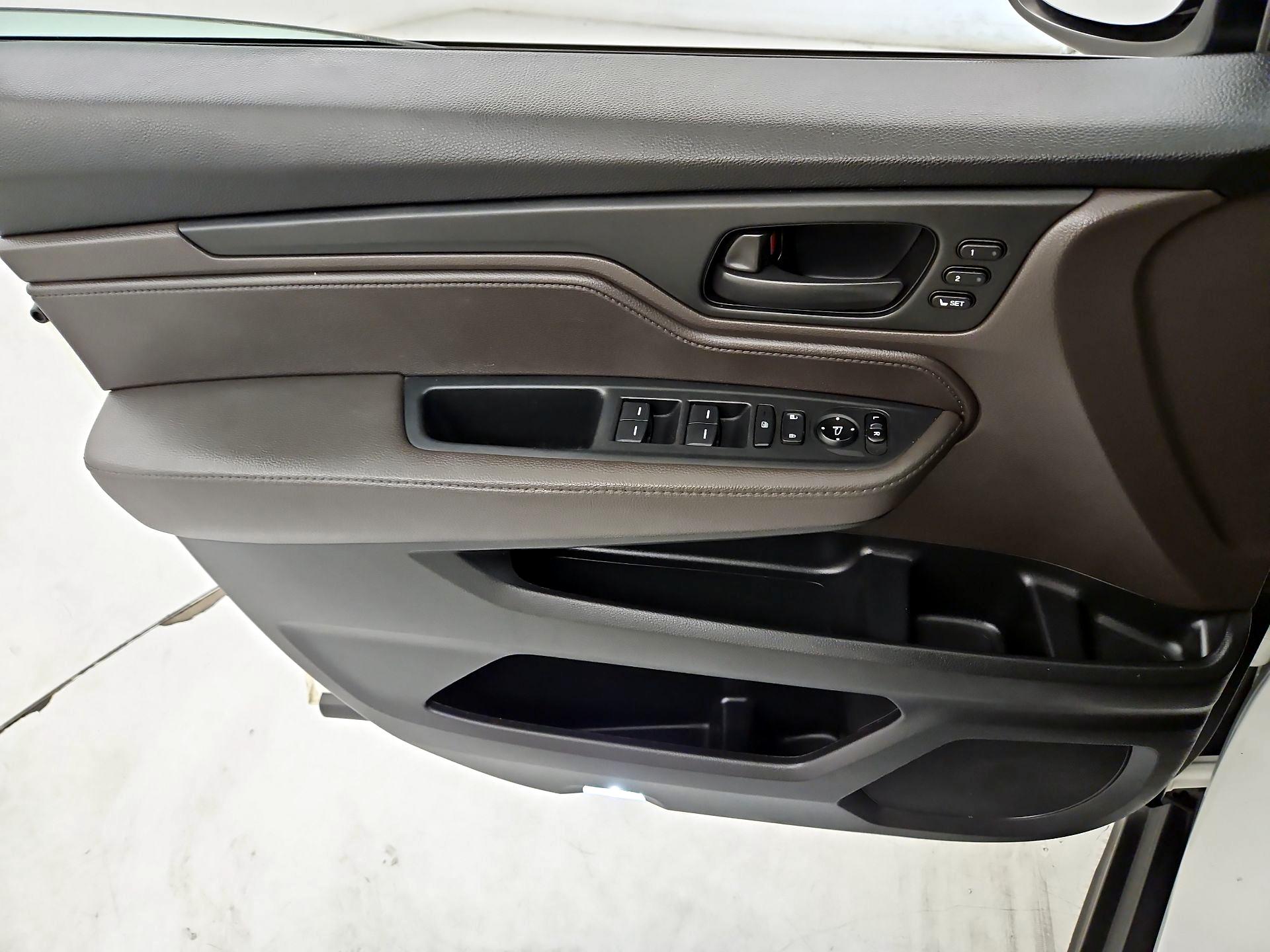 Thumbnail: 2019 Honda Odyssey - 12