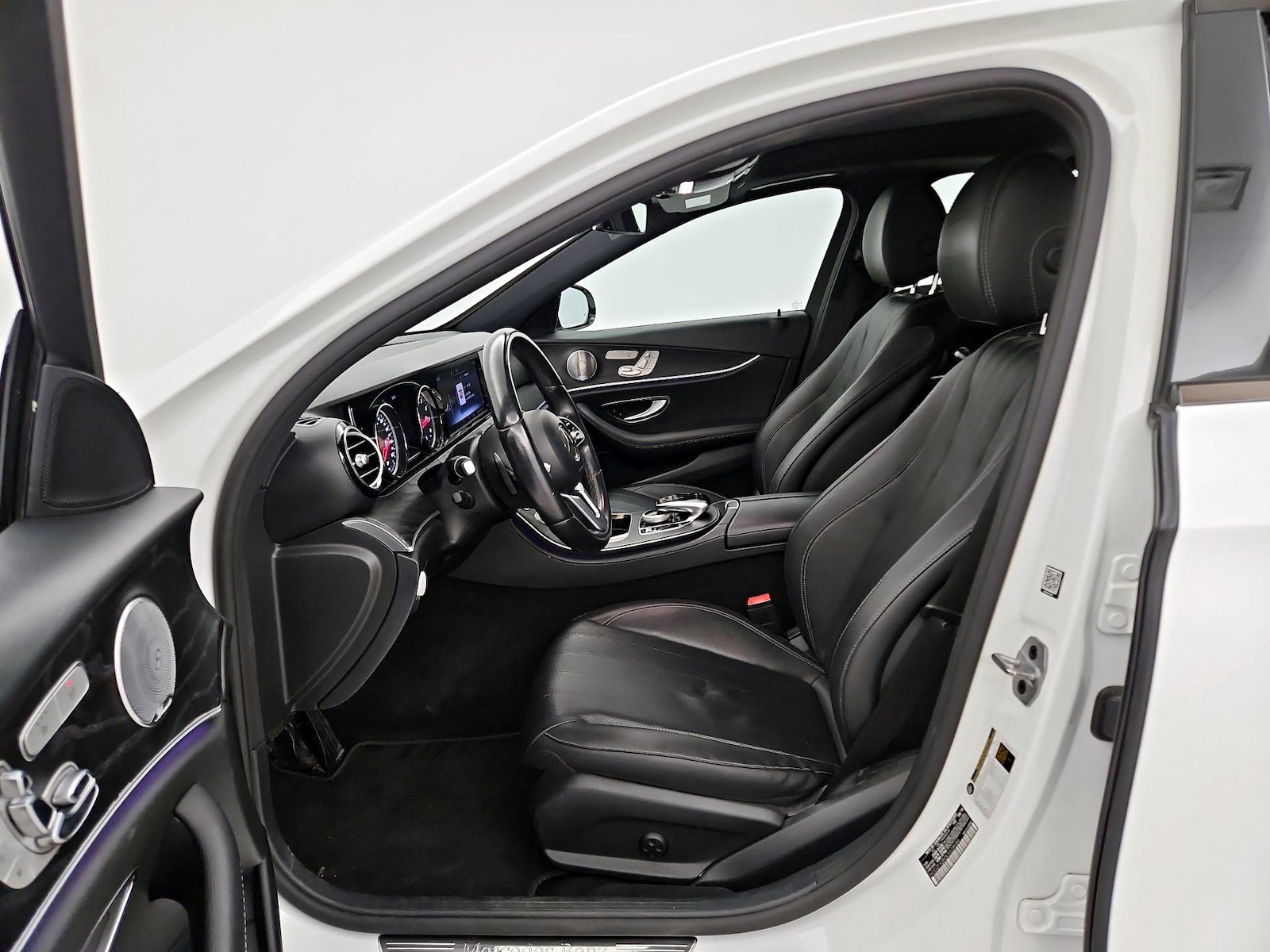 2019 Mercedes-Benz E-Class E300 - Photo 12