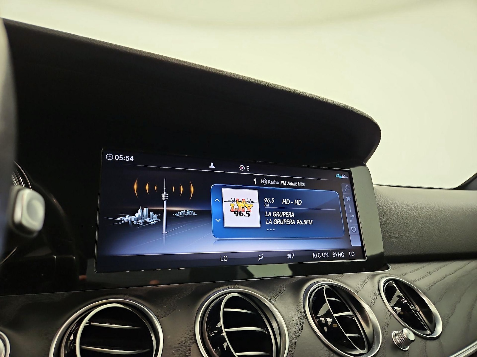 2019 Mercedes-Benz E-Class E300 - Photo 14