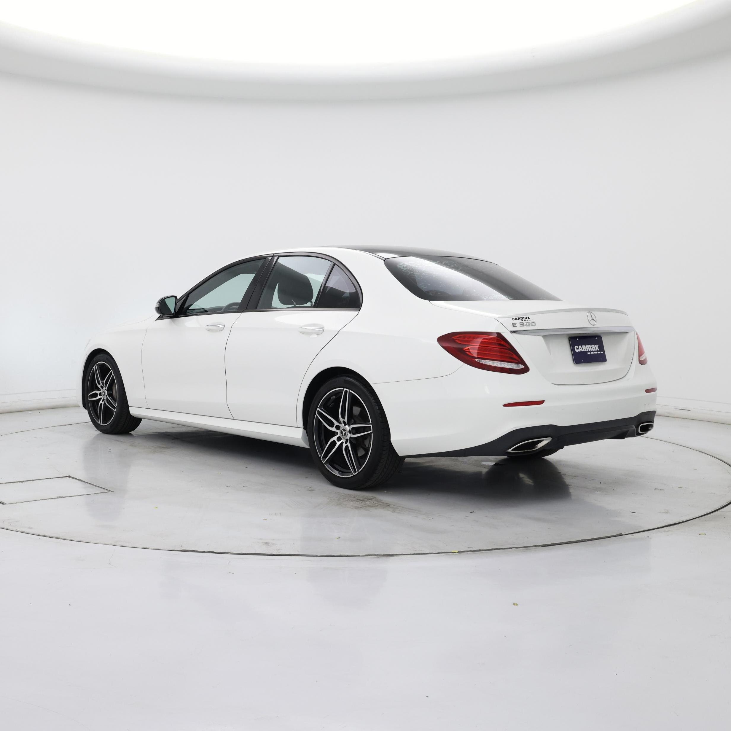 Thumbnail: 2019 Mercedes-Benz E-Class - 2
