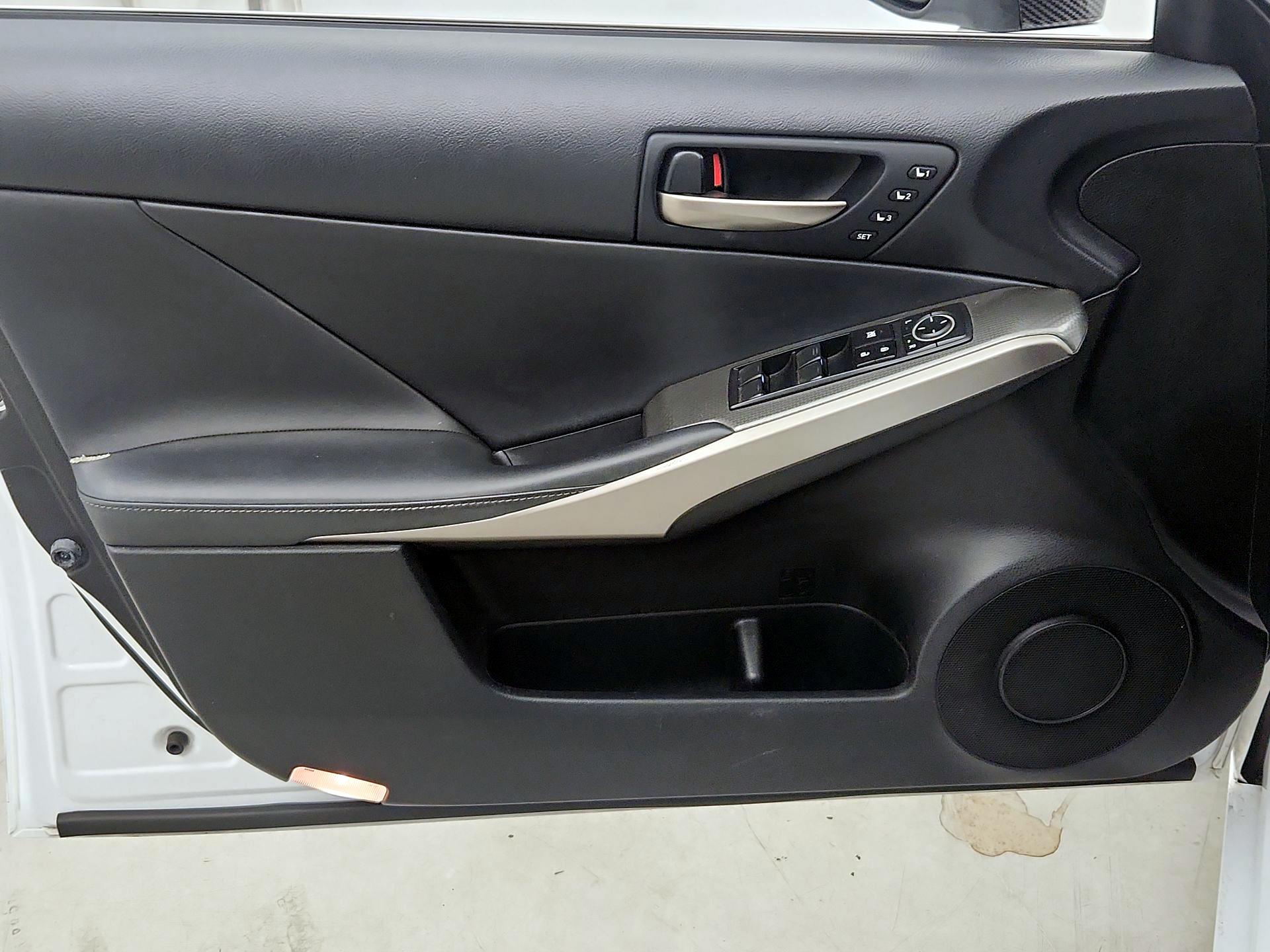 Thumbnail: 2018 Lexus IS - 12