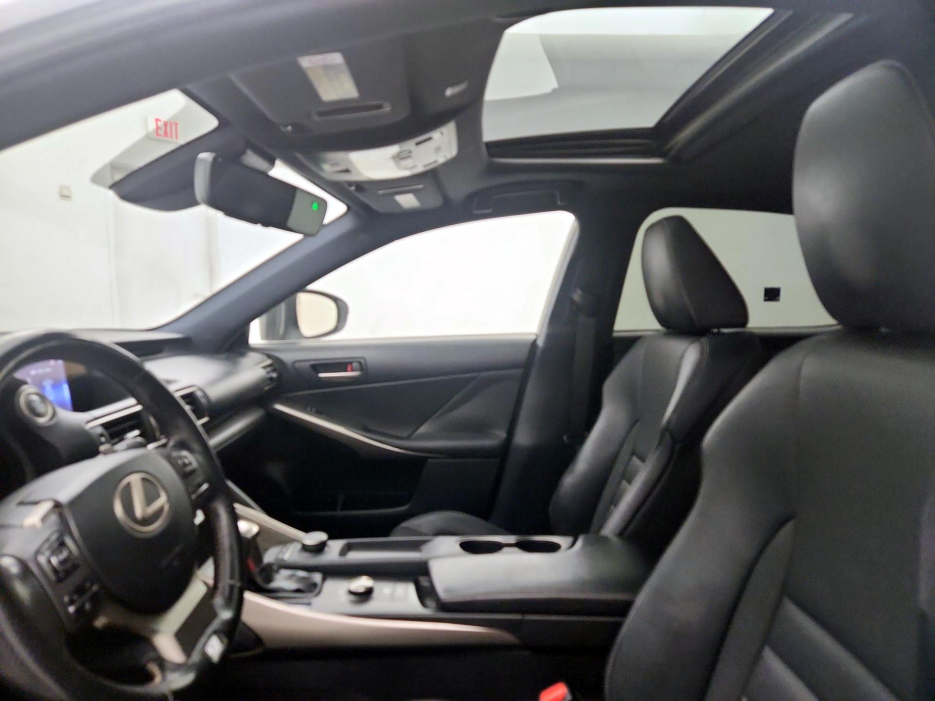 Thumbnail: 2018 Lexus IS - 19
