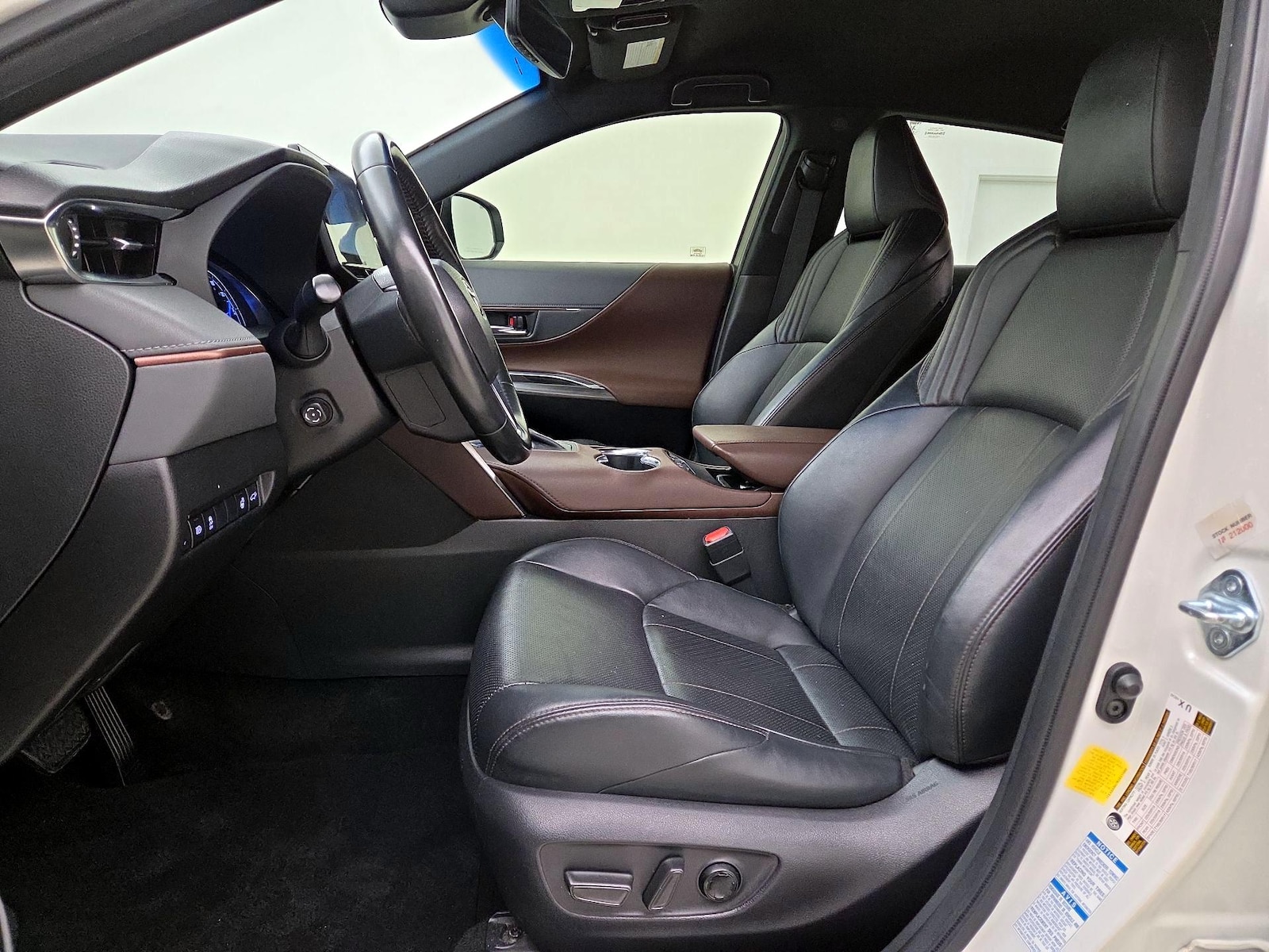 2021 Toyota Venza XLE - Photo 12
