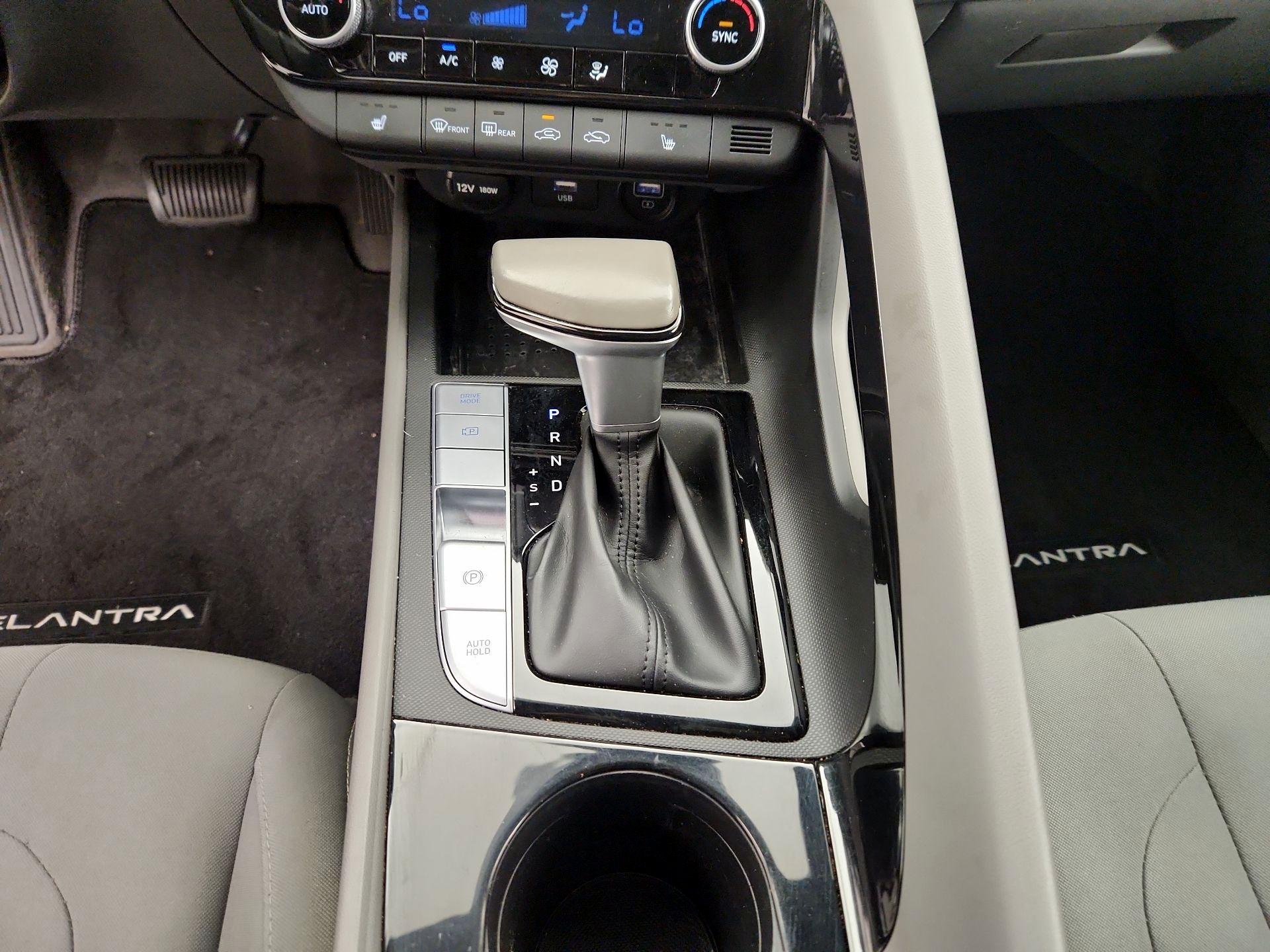 Thumbnail: 2022 Hyundai Elantra - 17
