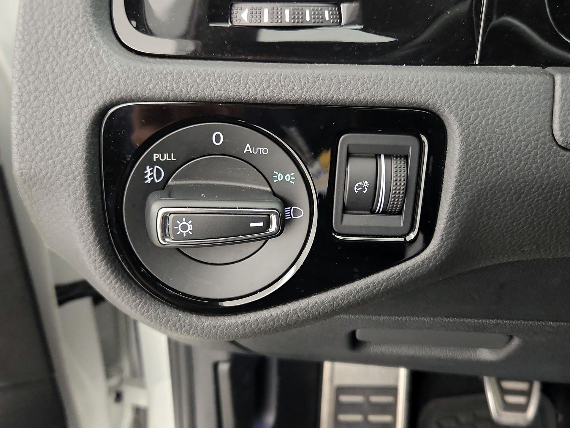 Thumbnail: 2019 Volkswagen Golf - 13
