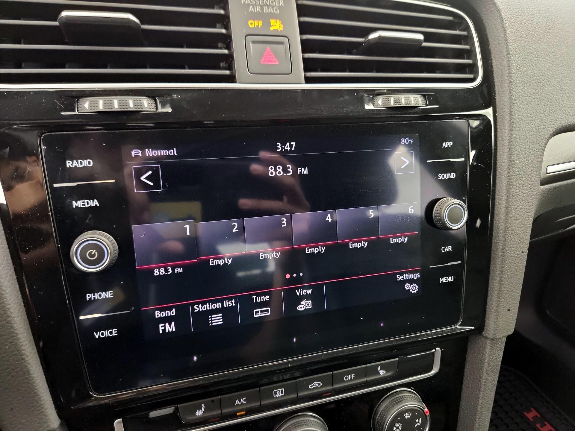 Thumbnail: 2019 Volkswagen Golf - 15