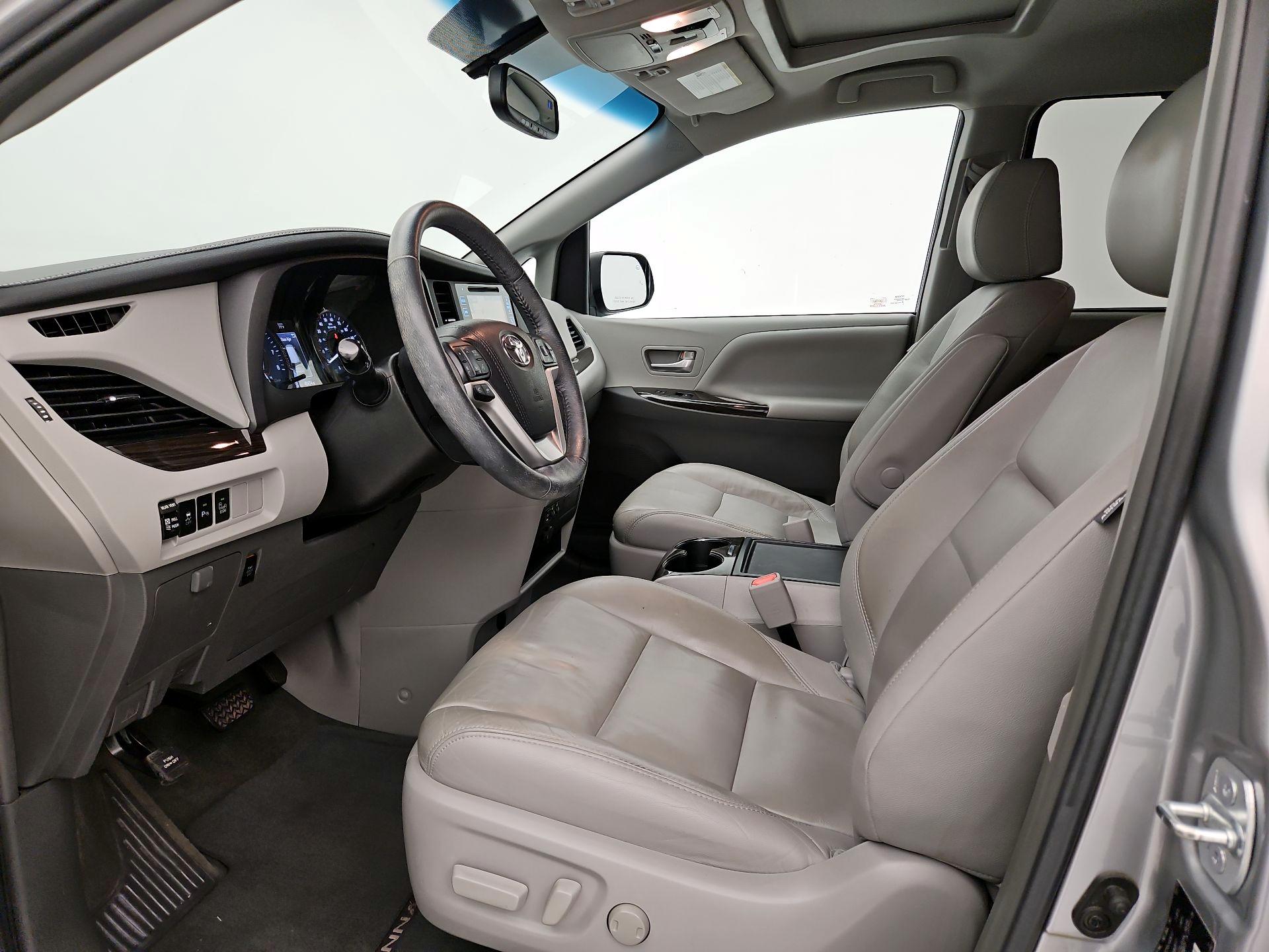 Thumbnail: 2017 Toyota Sienna - 11