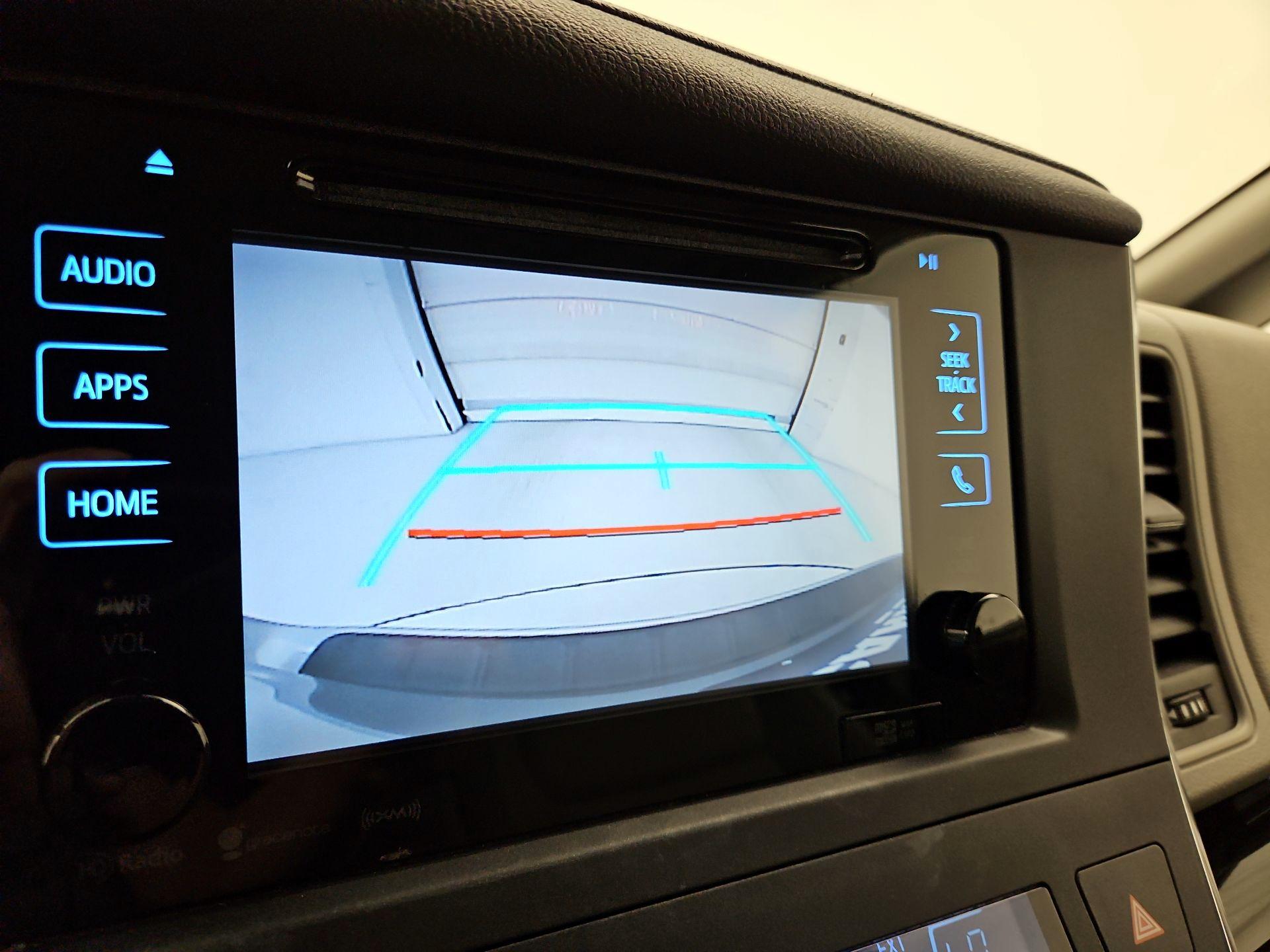 Thumbnail: 2017 Toyota Sienna - 15