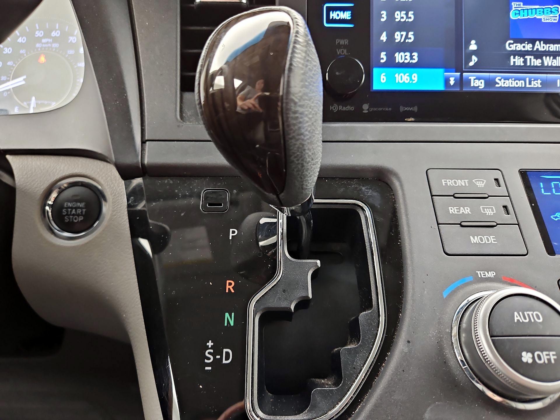 Thumbnail: 2017 Toyota Sienna - 18