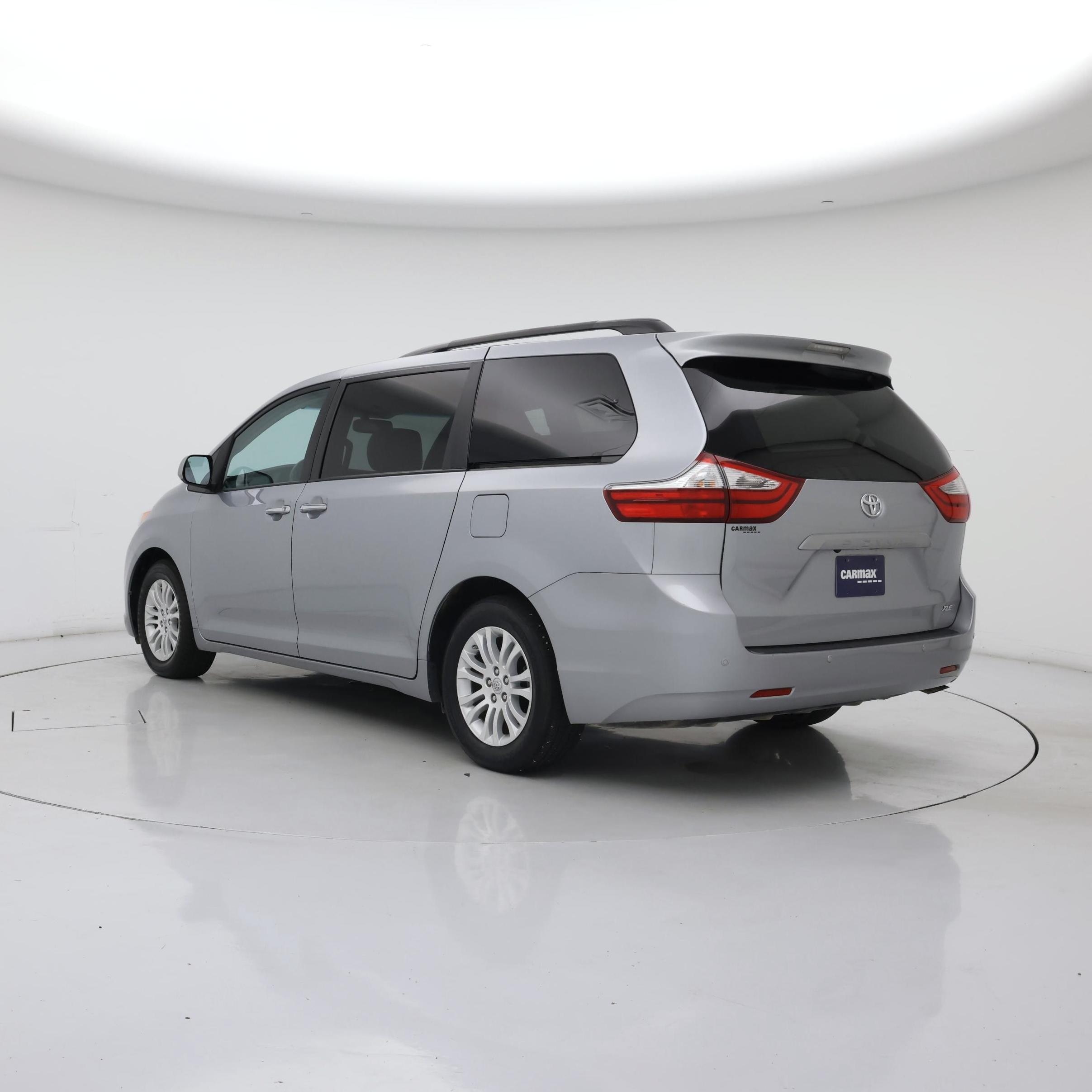 Thumbnail: 2017 Toyota Sienna - 2