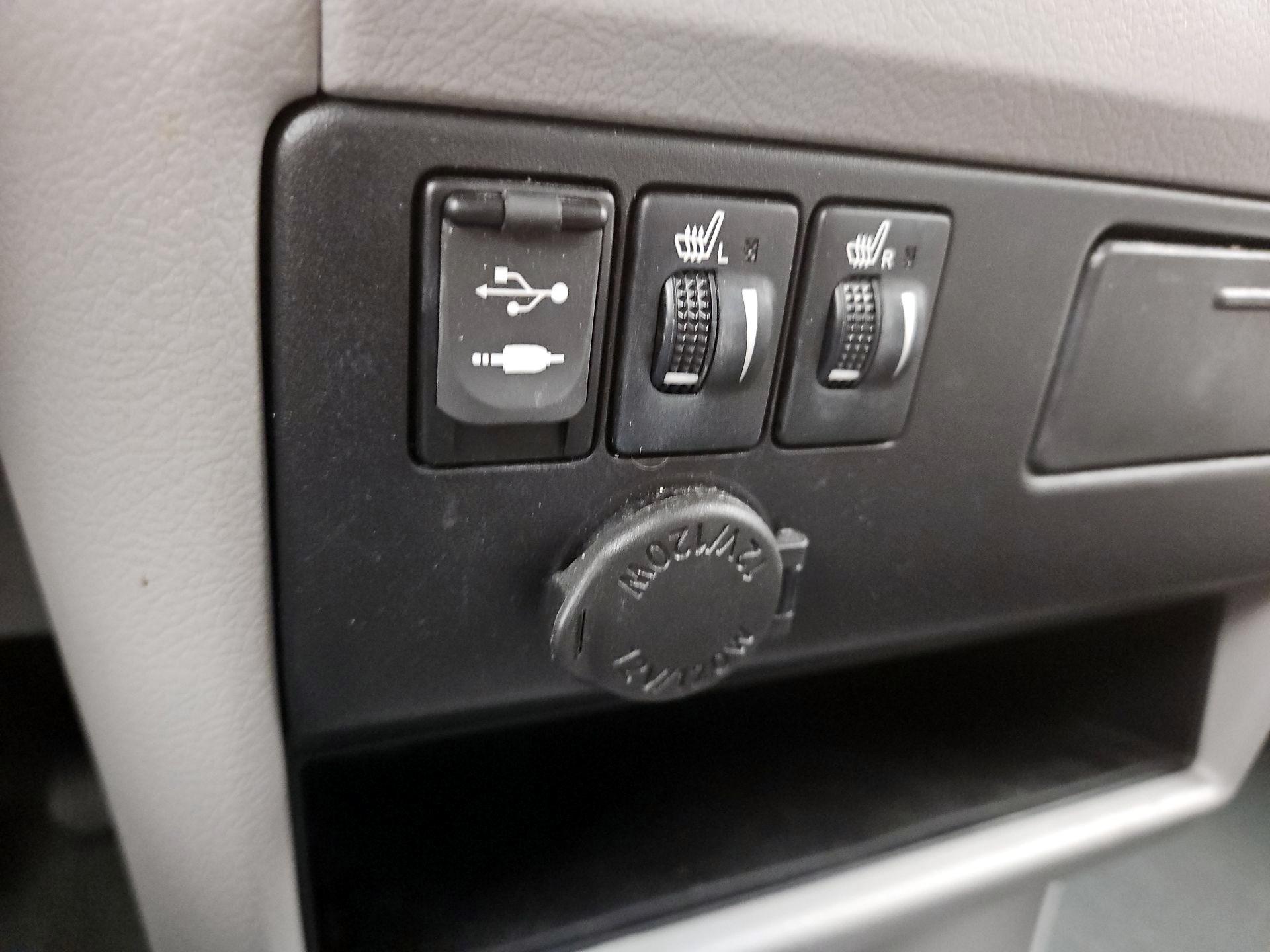 Thumbnail: 2017 Toyota Sienna - 19