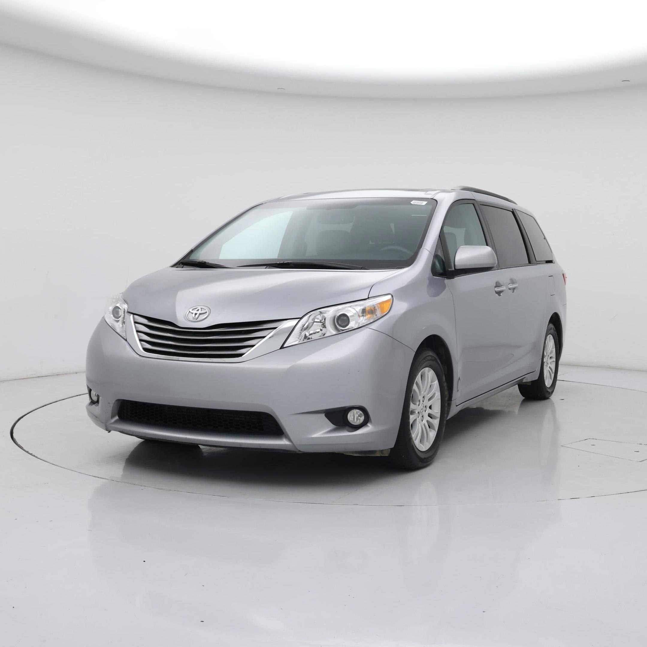 Thumbnail: 2017 Toyota Sienna - 4