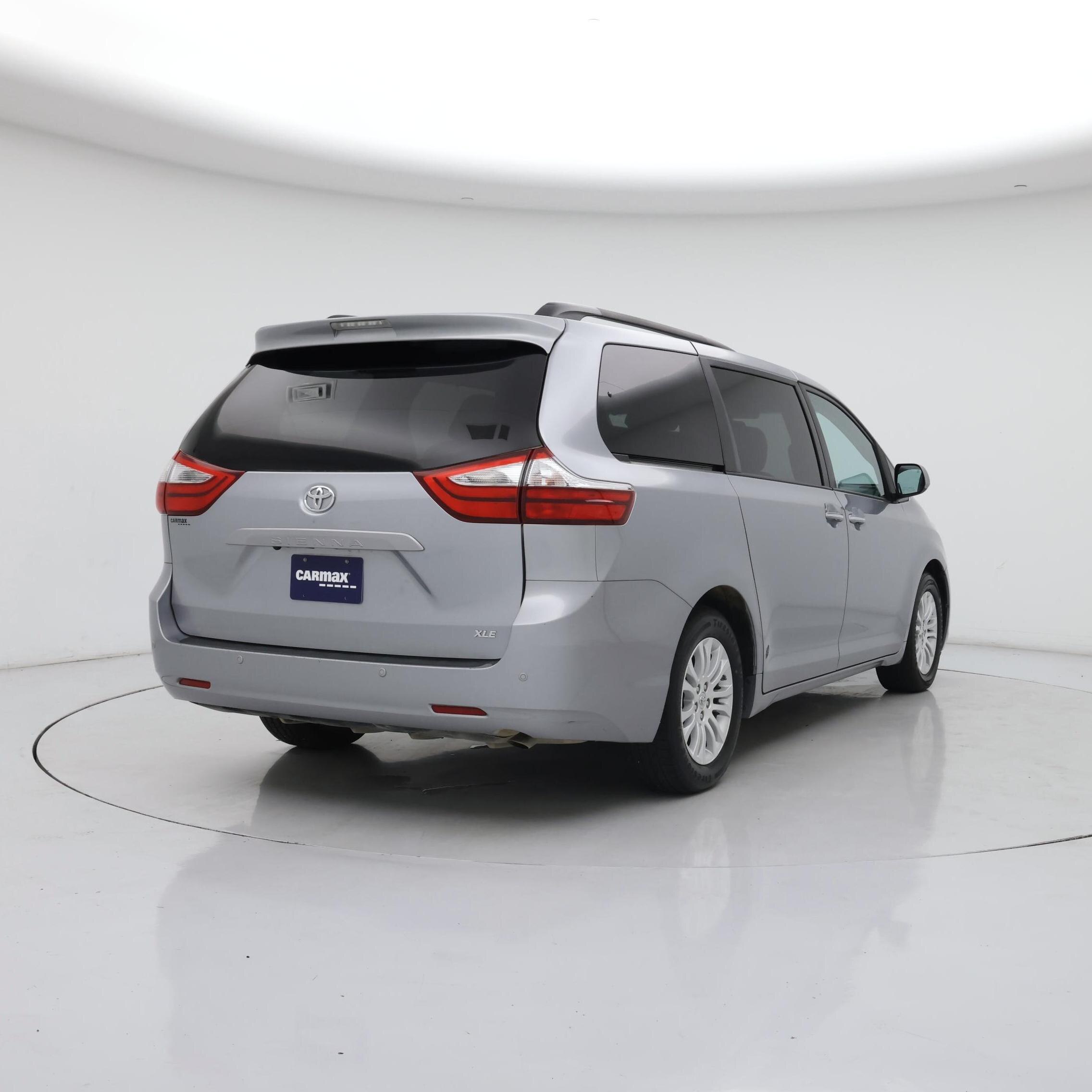 Thumbnail: 2017 Toyota Sienna - 8