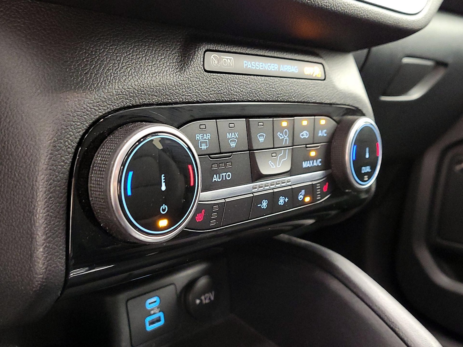 2022 Ford Escape Titanium - Photo 18