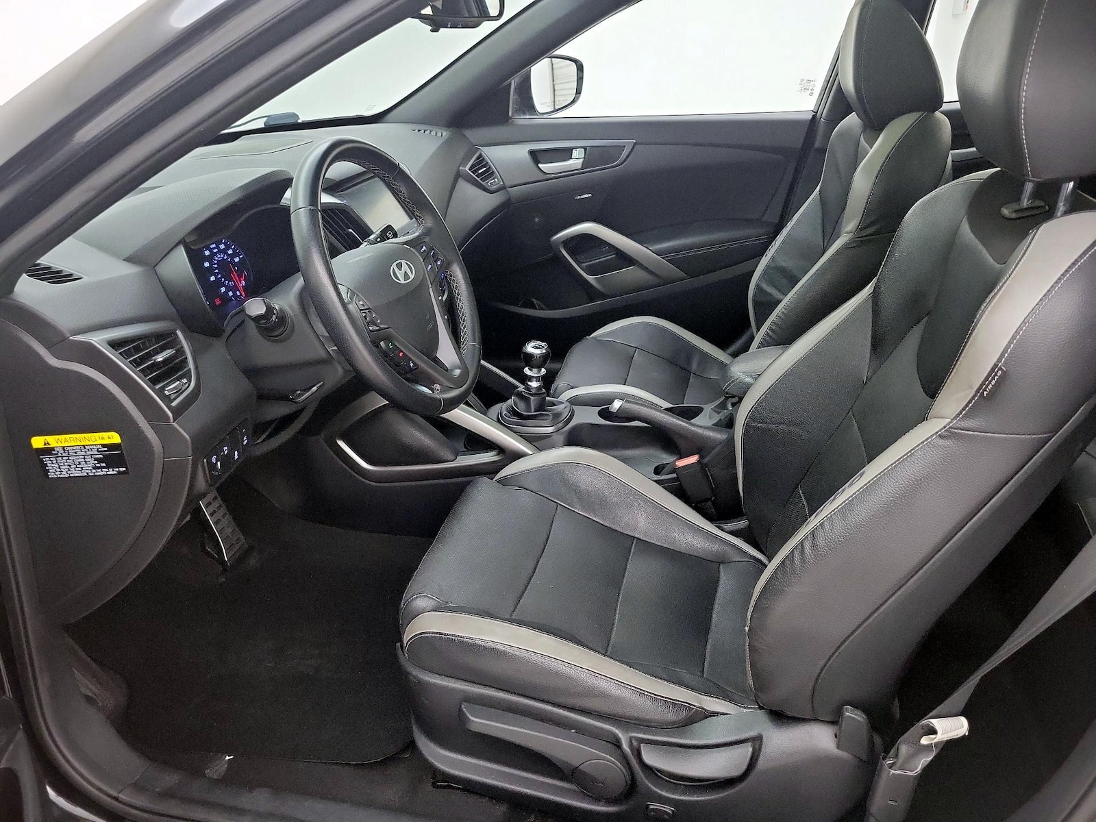 2016 Hyundai Veloster - Photo 12