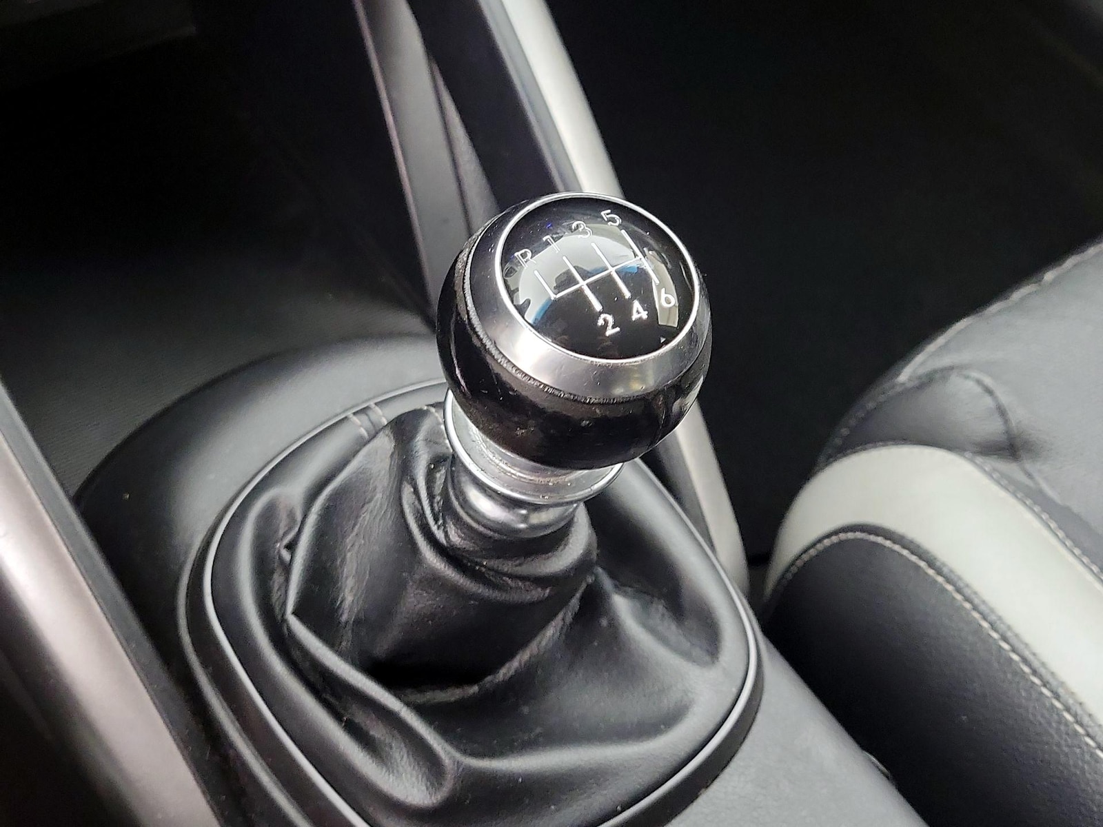 2016 Hyundai Veloster - Photo 18