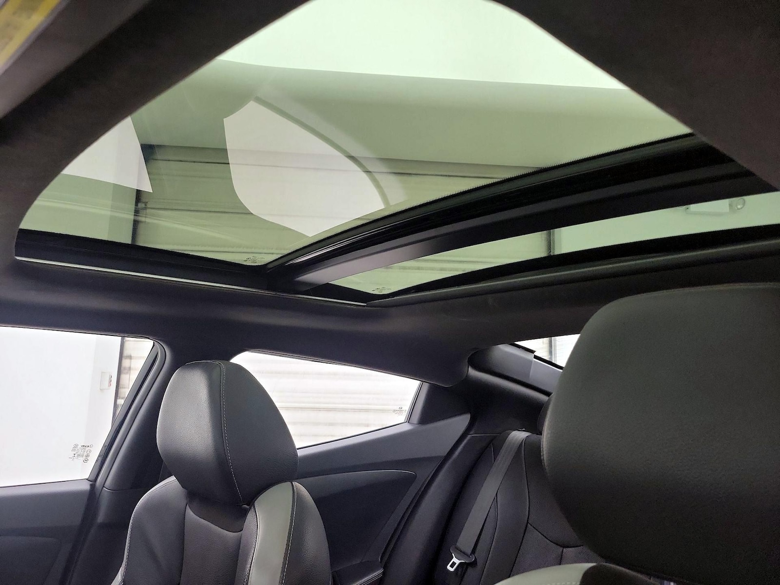 2016 Hyundai Veloster - Photo 20