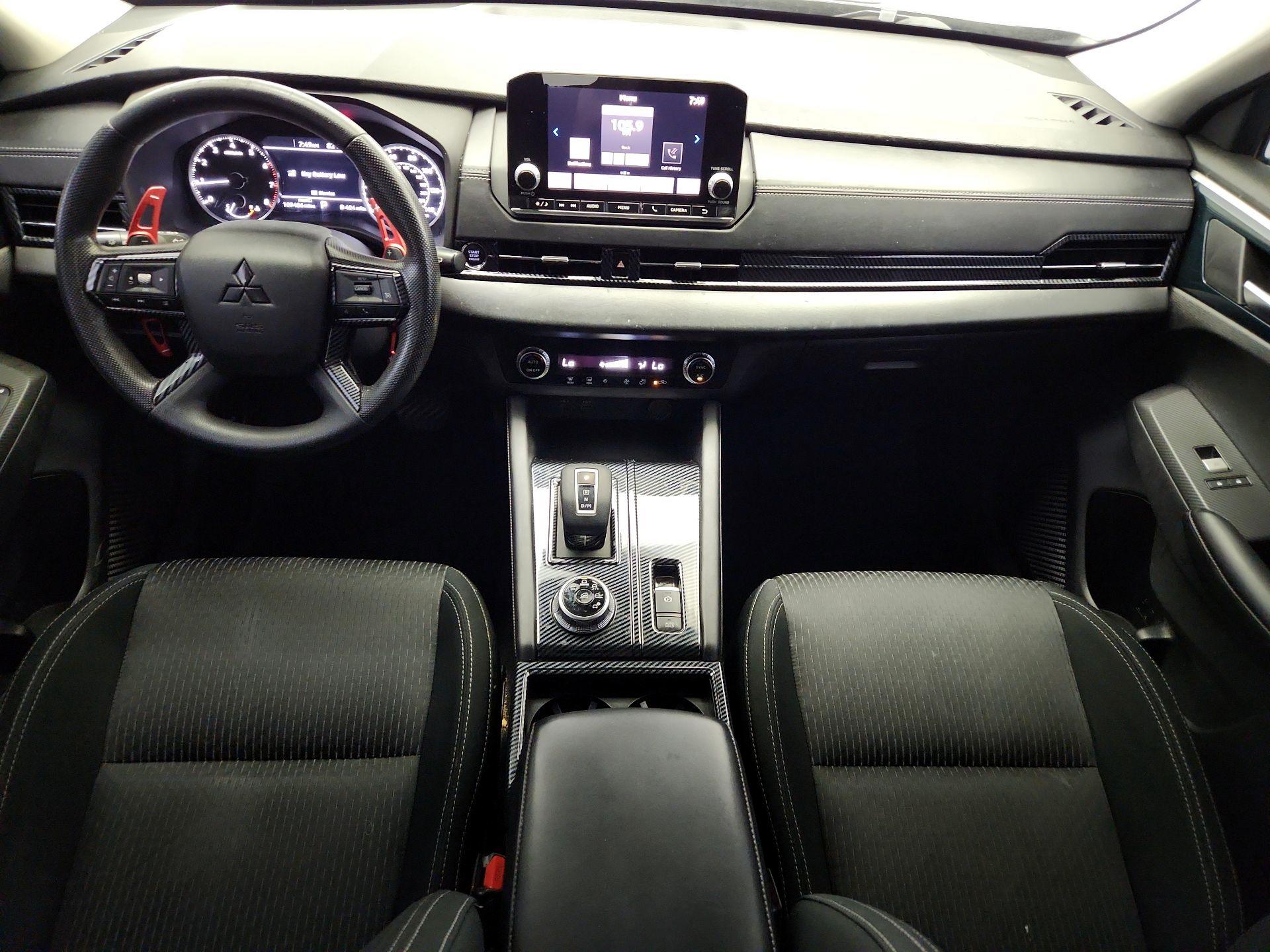 Thumbnail: 2022 Mitsubishi Outlander - 9