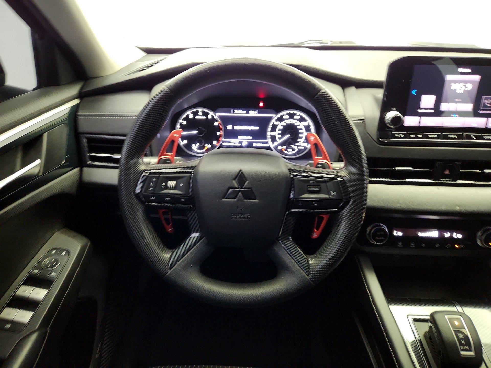 Thumbnail: 2022 Mitsubishi Outlander - 10