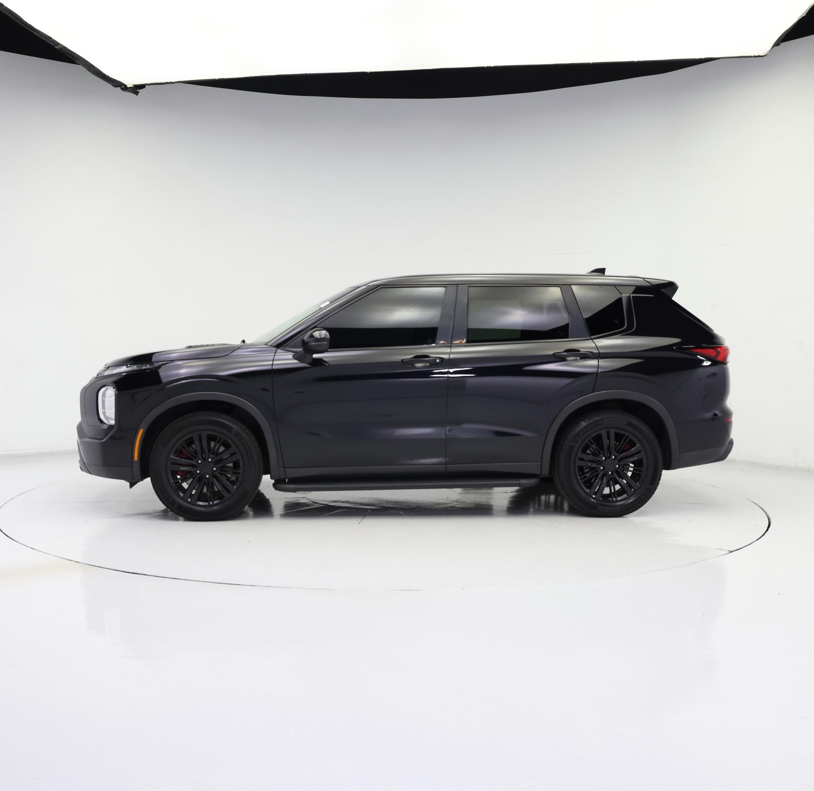 Thumbnail: 2022 Mitsubishi Outlander - 3