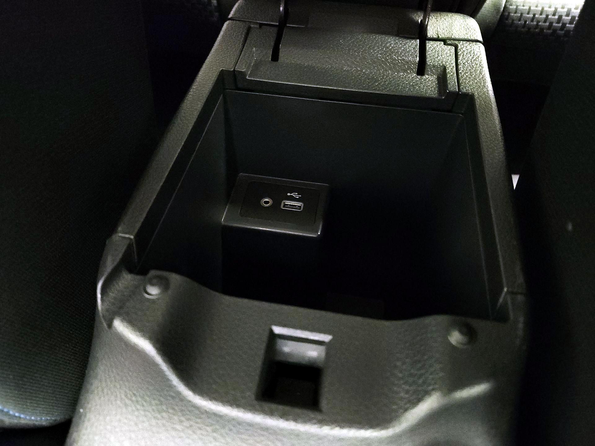 Thumbnail: 2019 Nissan Sentra - 16