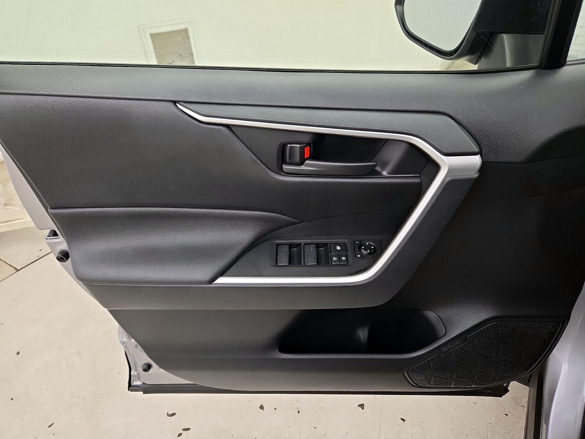 Thumbnail: 2019 Toyota RAV4 - 12
