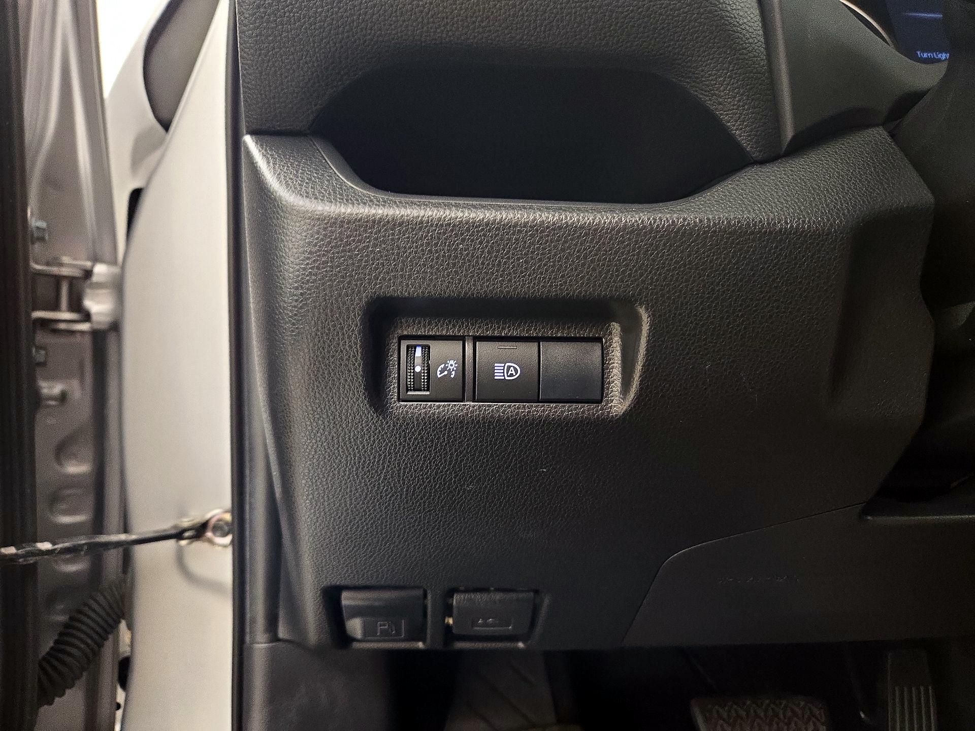 Thumbnail: 2019 Toyota RAV4 - 13