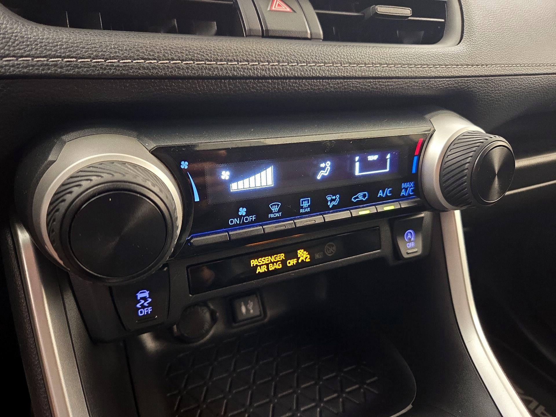 Thumbnail: 2019 Toyota RAV4 - 16
