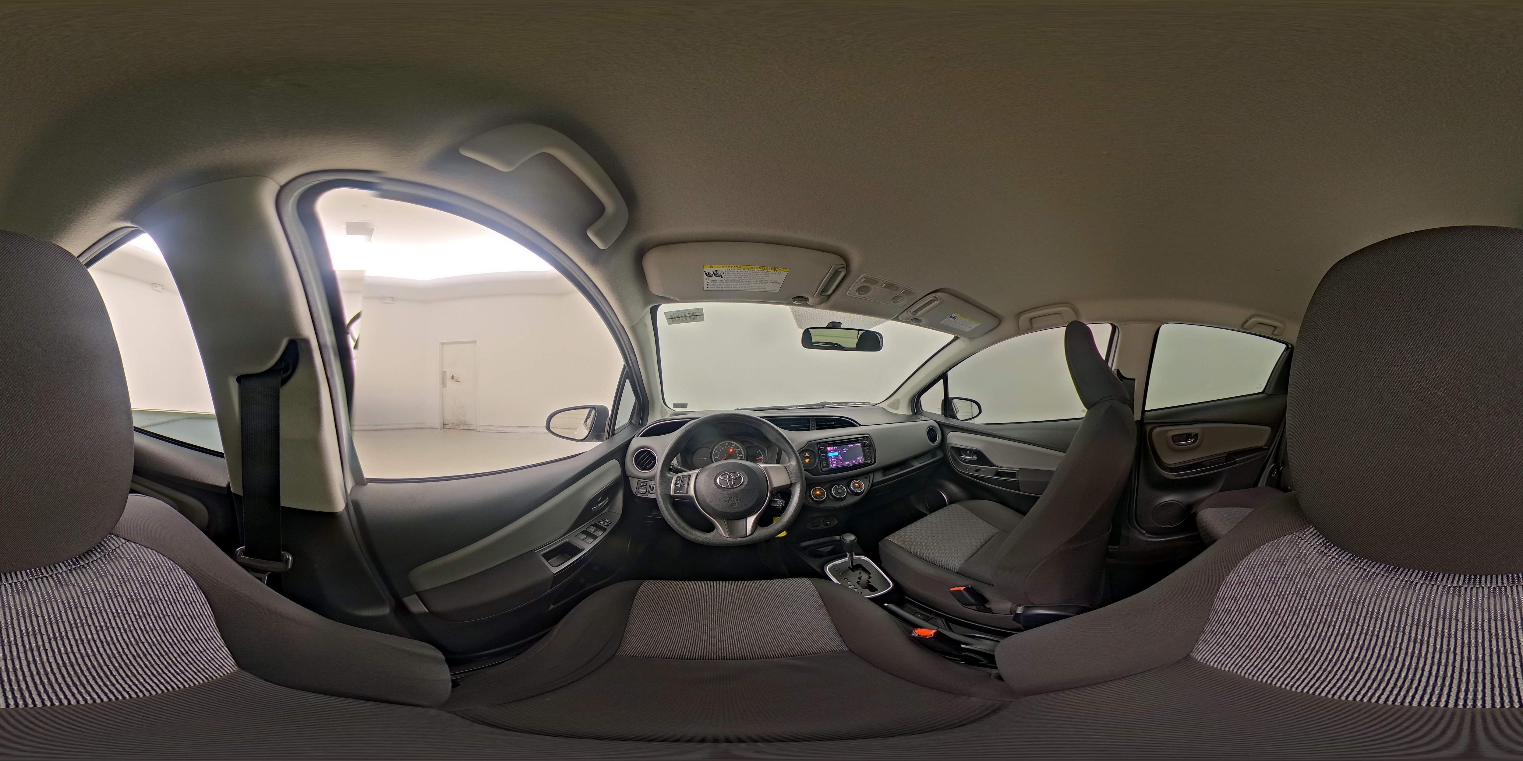 2015 Toyota Yaris LE - Photo 25