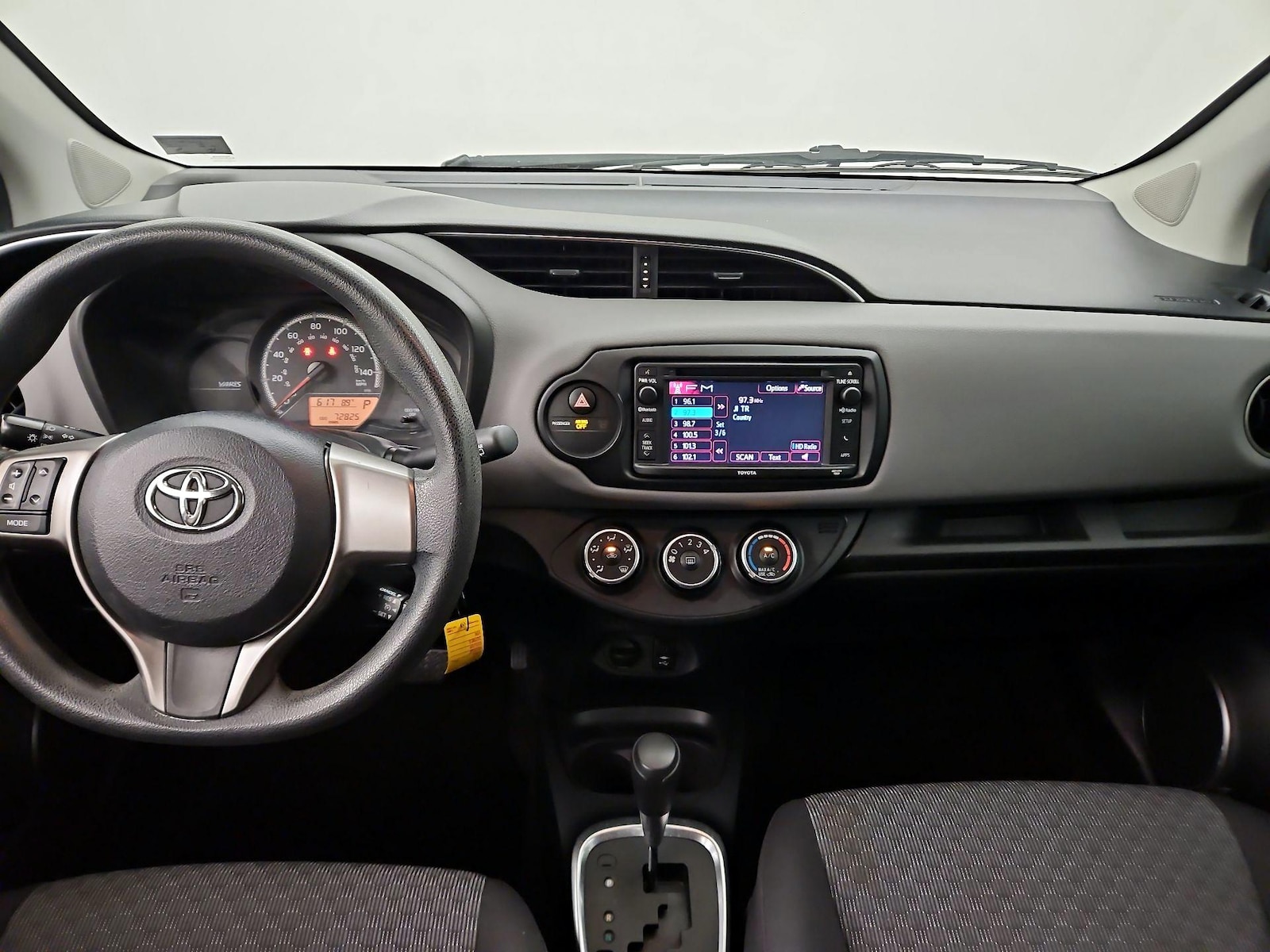 2015 Toyota Yaris LE - Photo 10