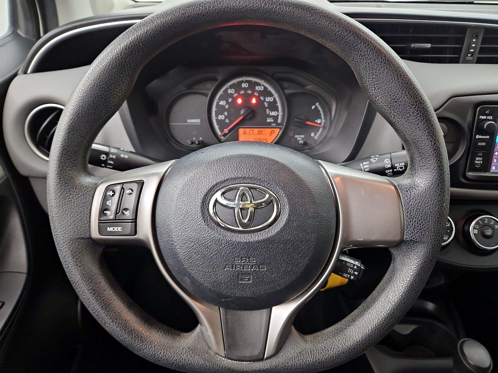 2015 Toyota Yaris LE - Photo 11