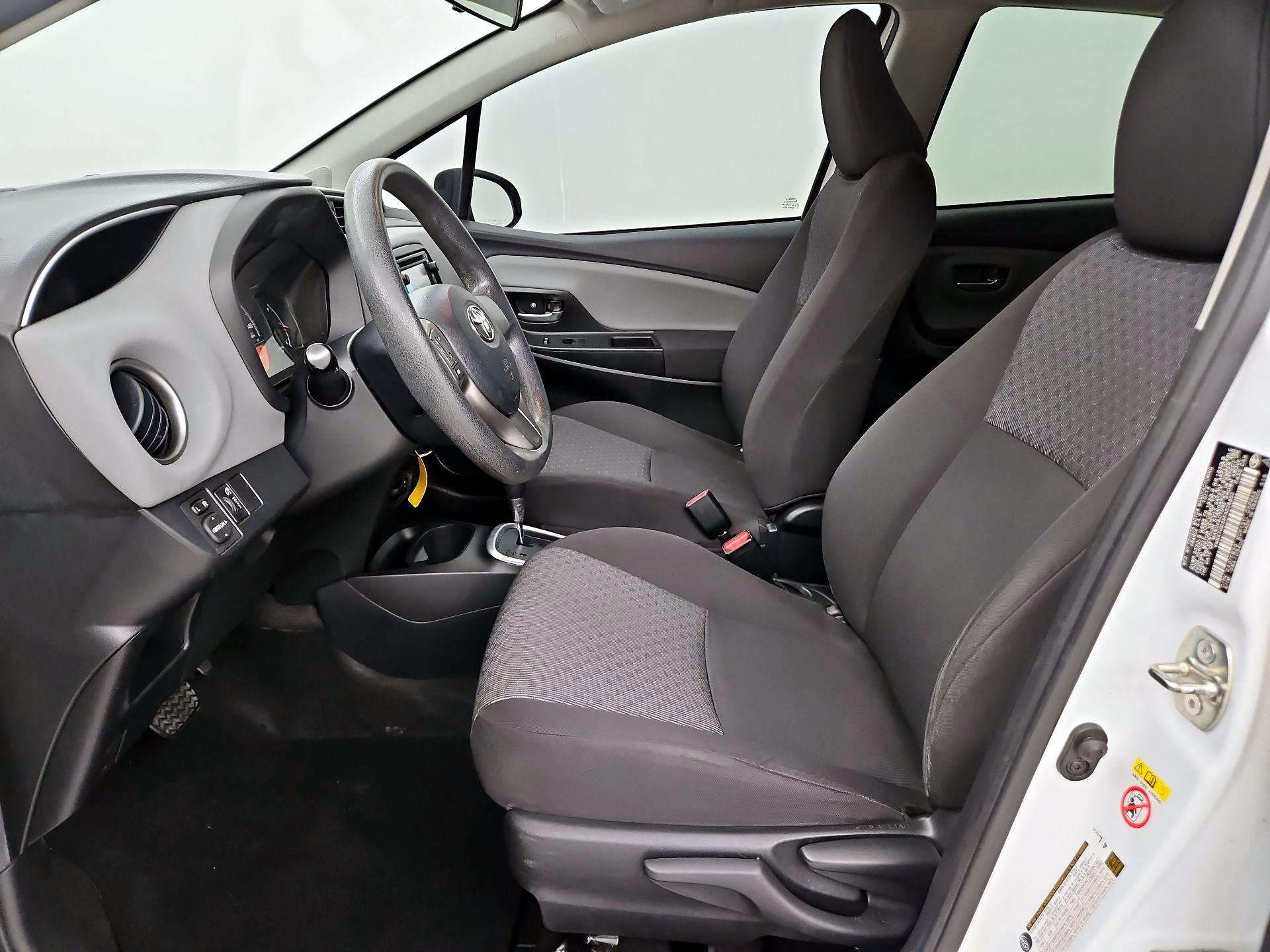 Thumbnail: 2015 Toyota Yaris - 11