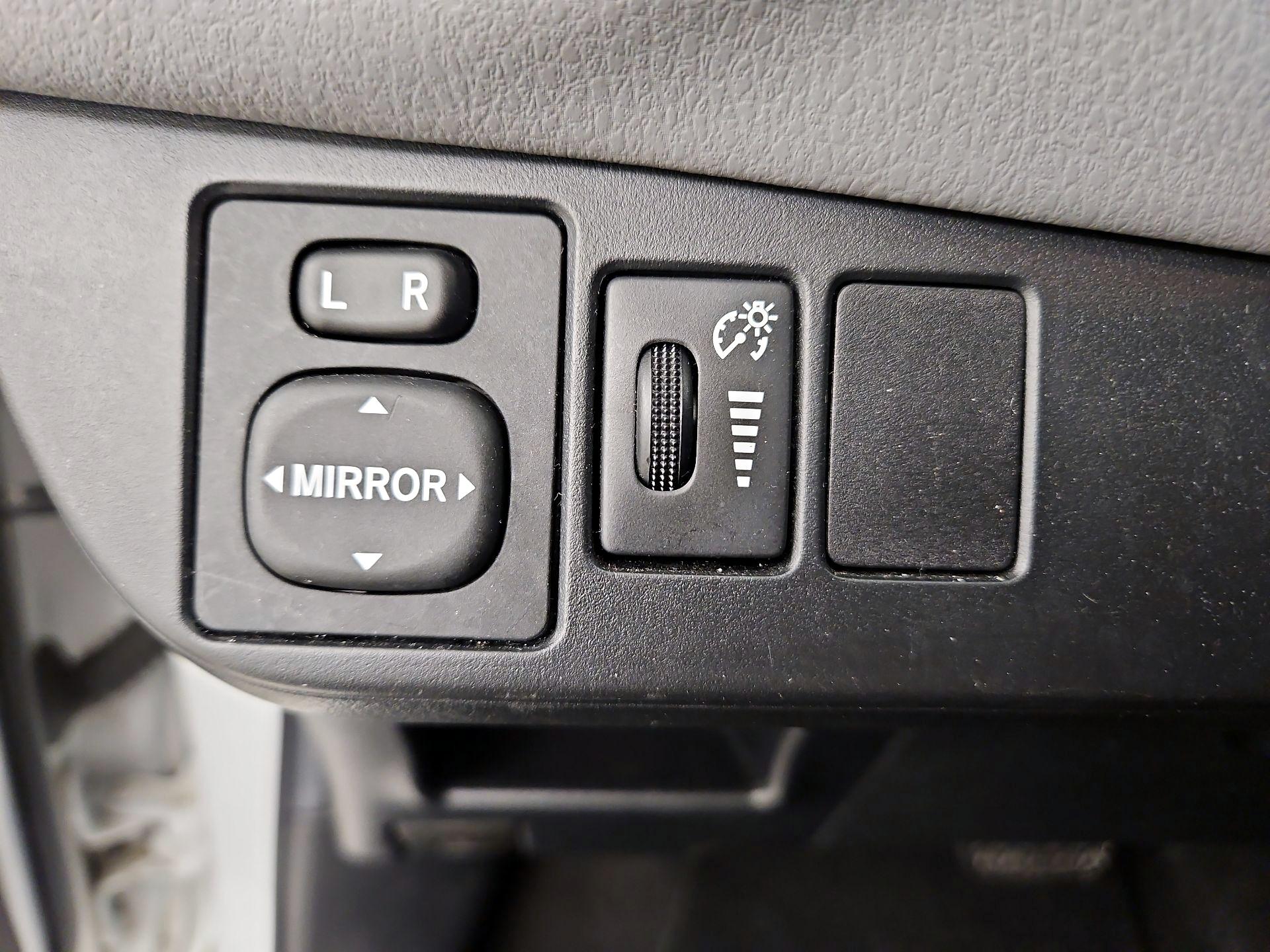 Thumbnail: 2015 Toyota Yaris - 13