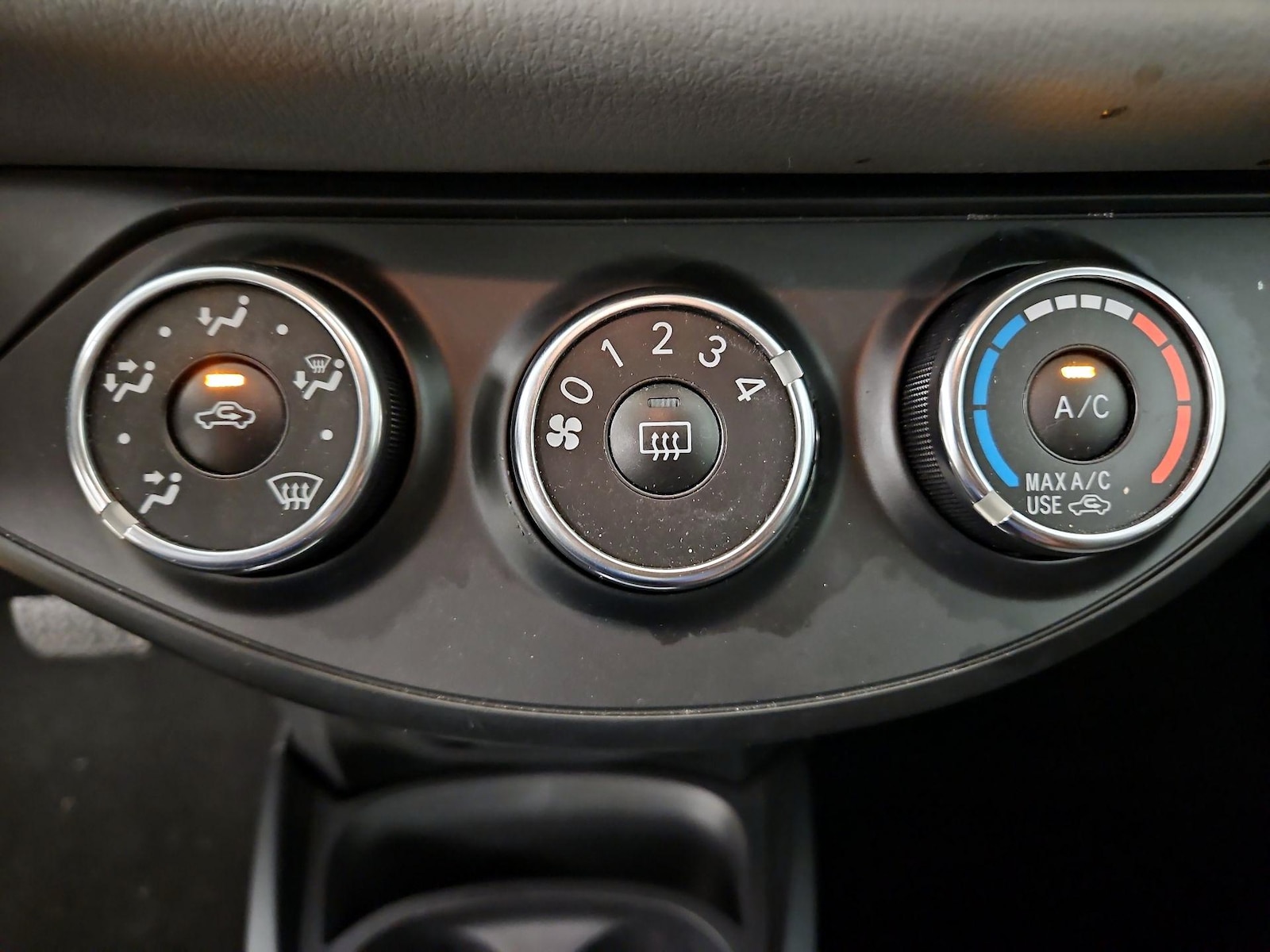2015 Toyota Yaris LE - Photo 16