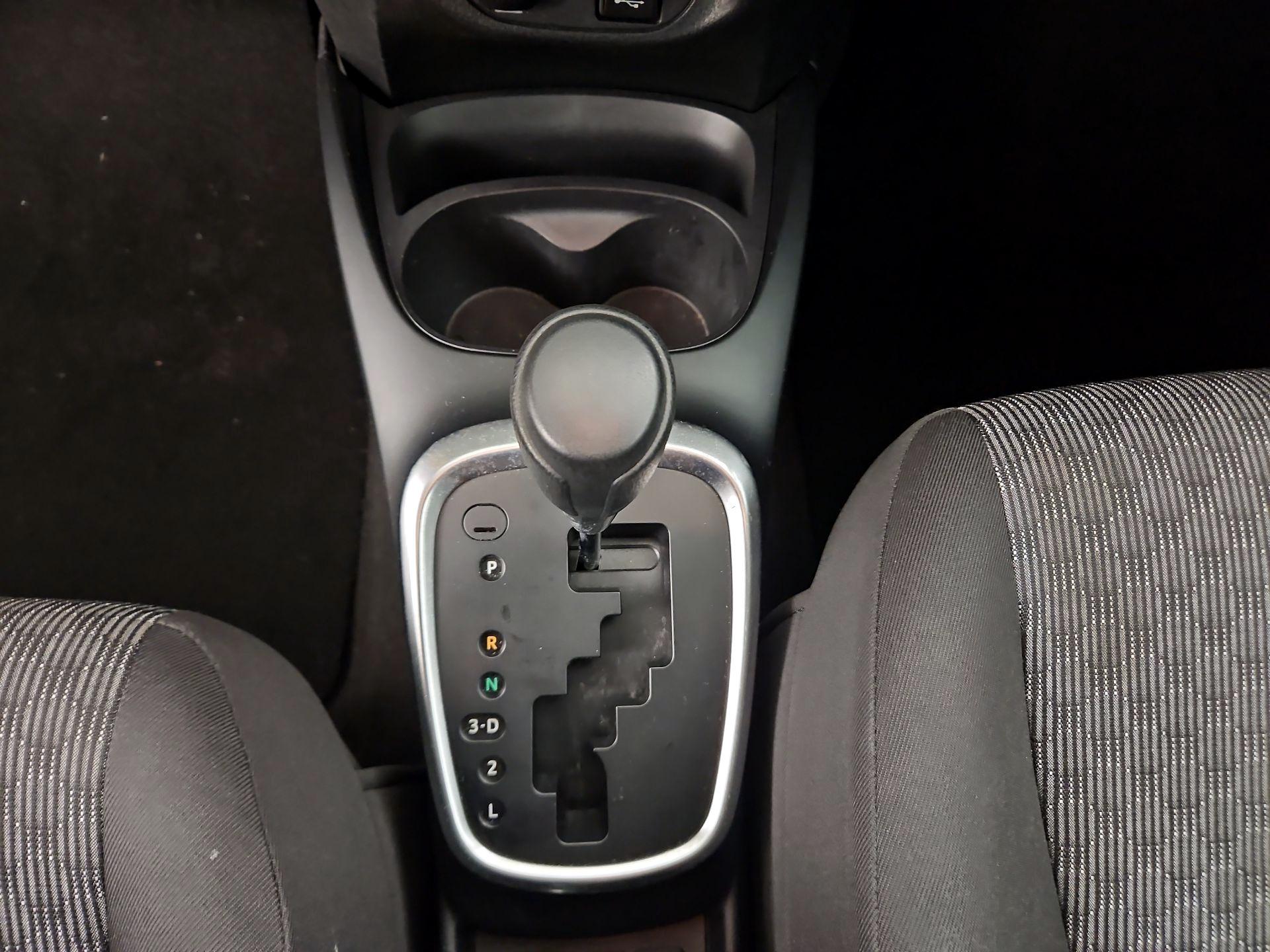 Thumbnail: 2015 Toyota Yaris - 16