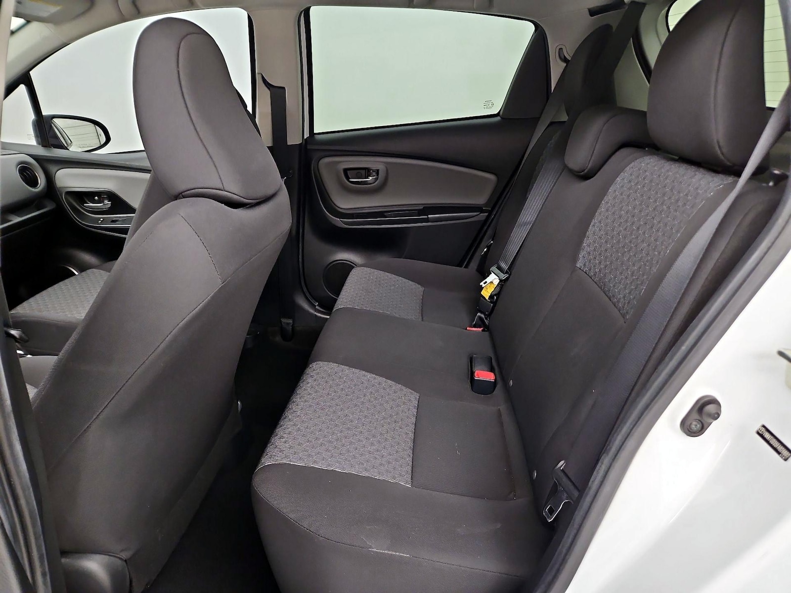 2015 Toyota Yaris LE - Photo 19