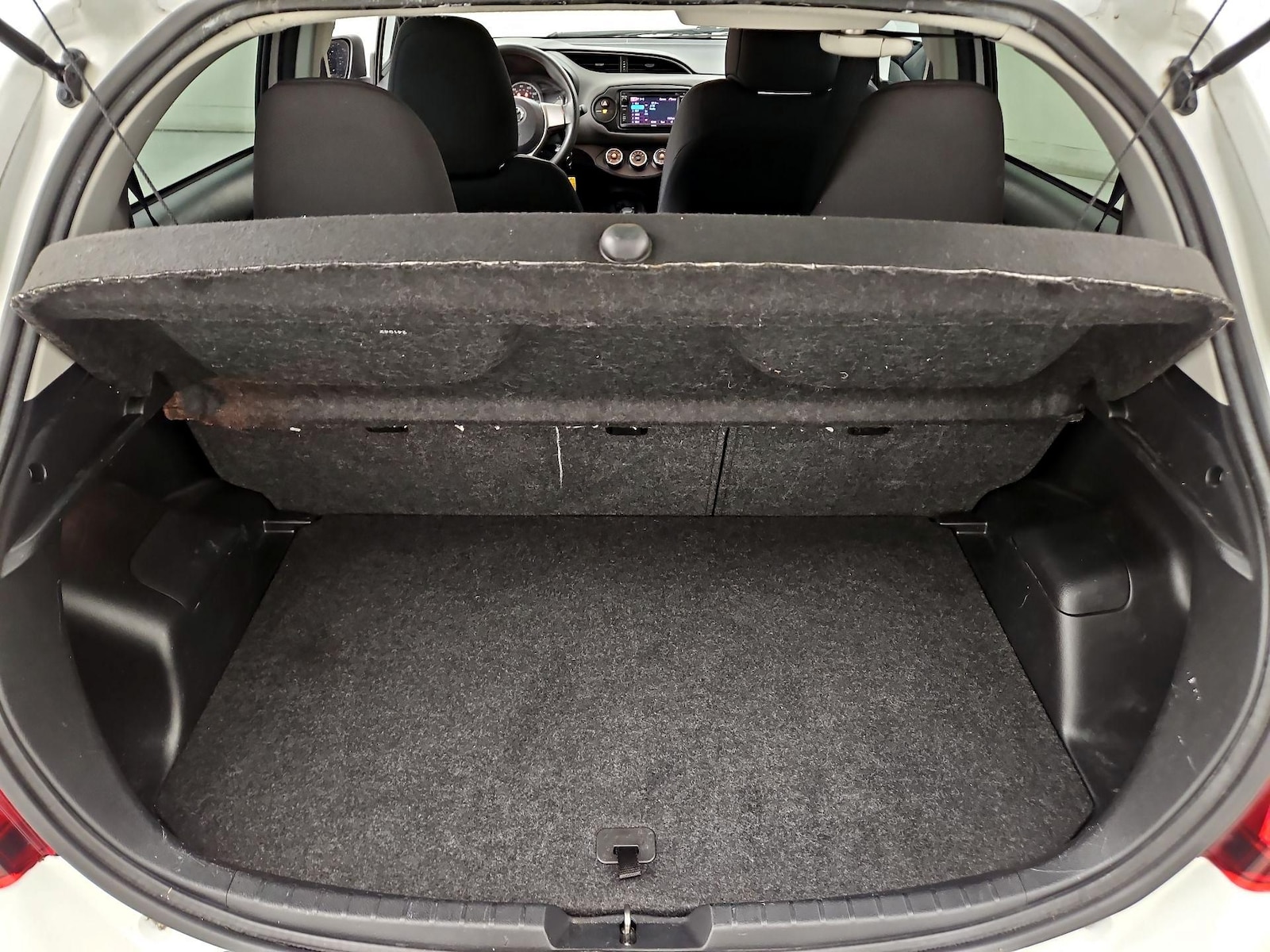 2015 Toyota Yaris LE - Photo 20