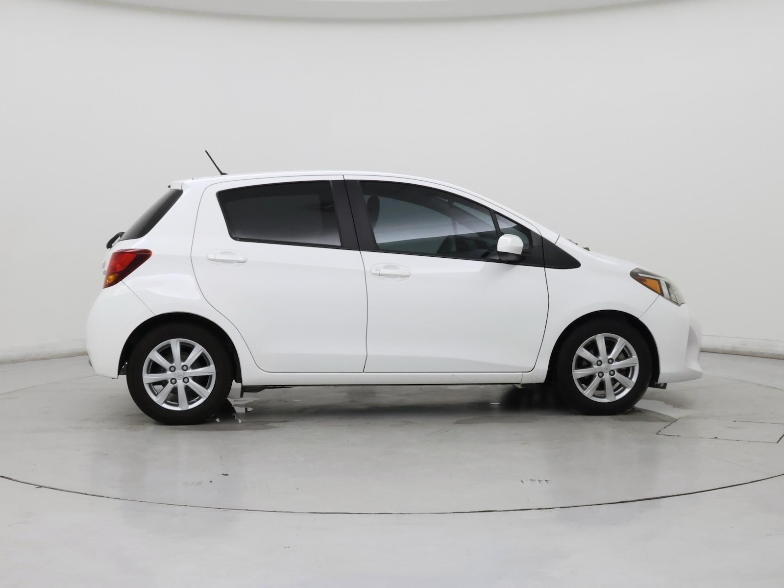 2015 Toyota Yaris LE - Photo 8