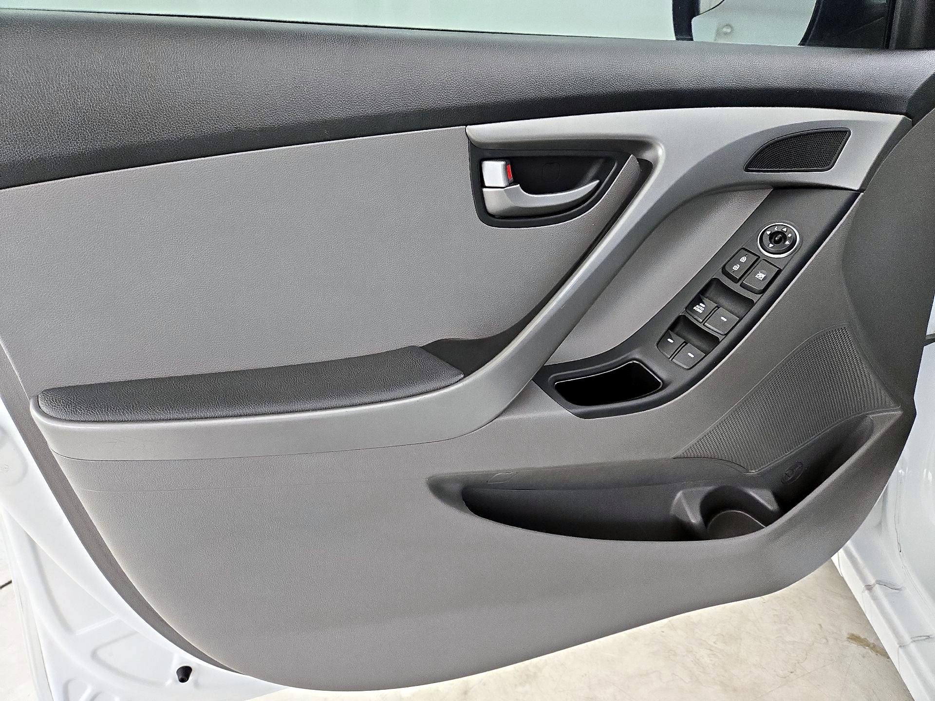 Thumbnail: 2015 Hyundai Elantra - 12