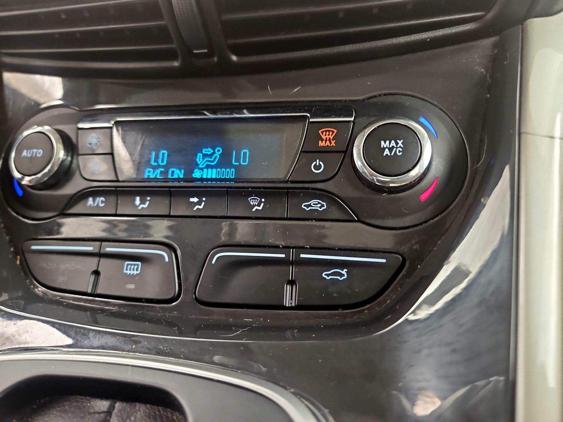 Thumbnail: 2015 Ford C-Max - 16