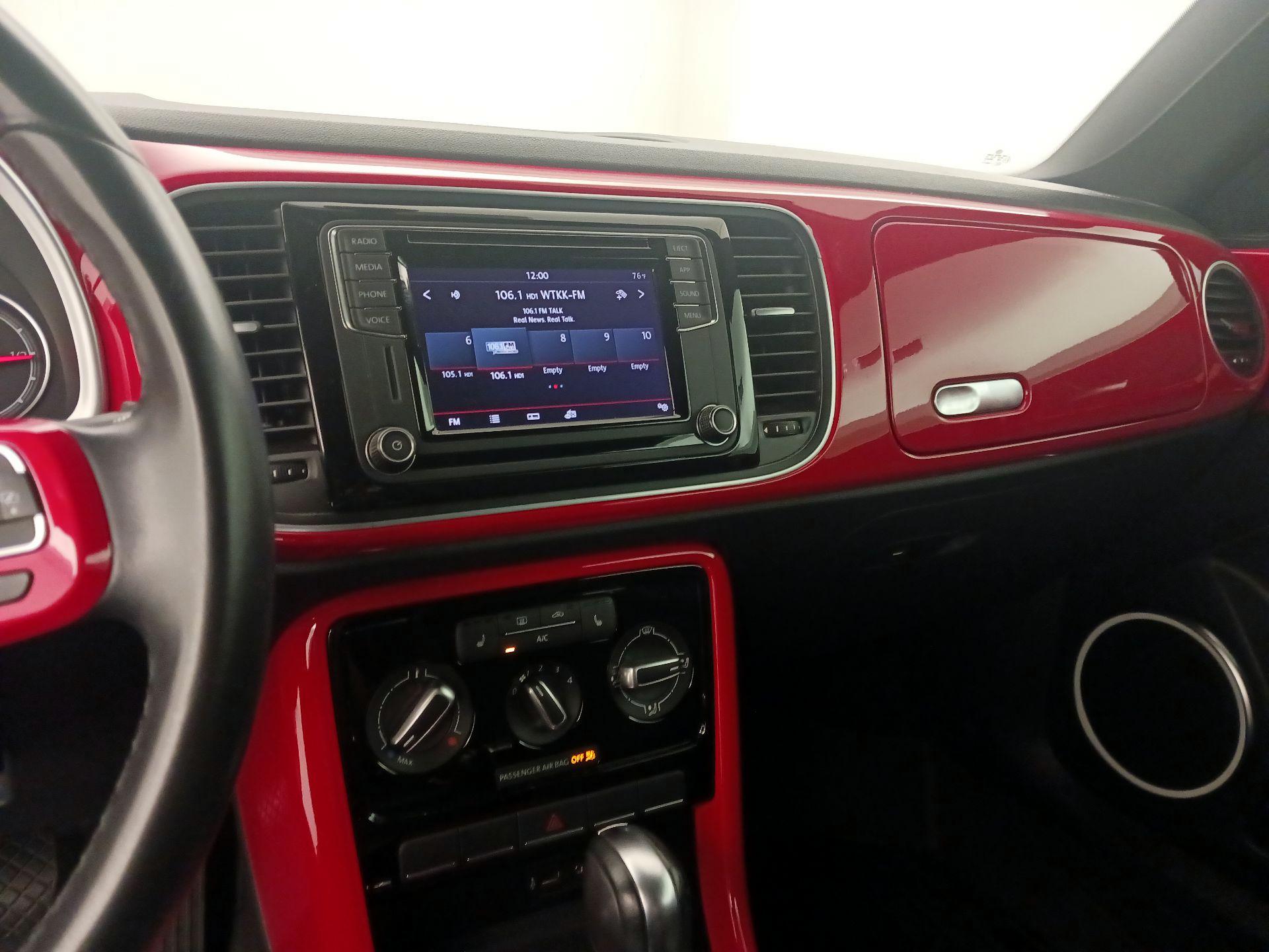 Thumbnail: 2018 Volkswagen Beetle - 15