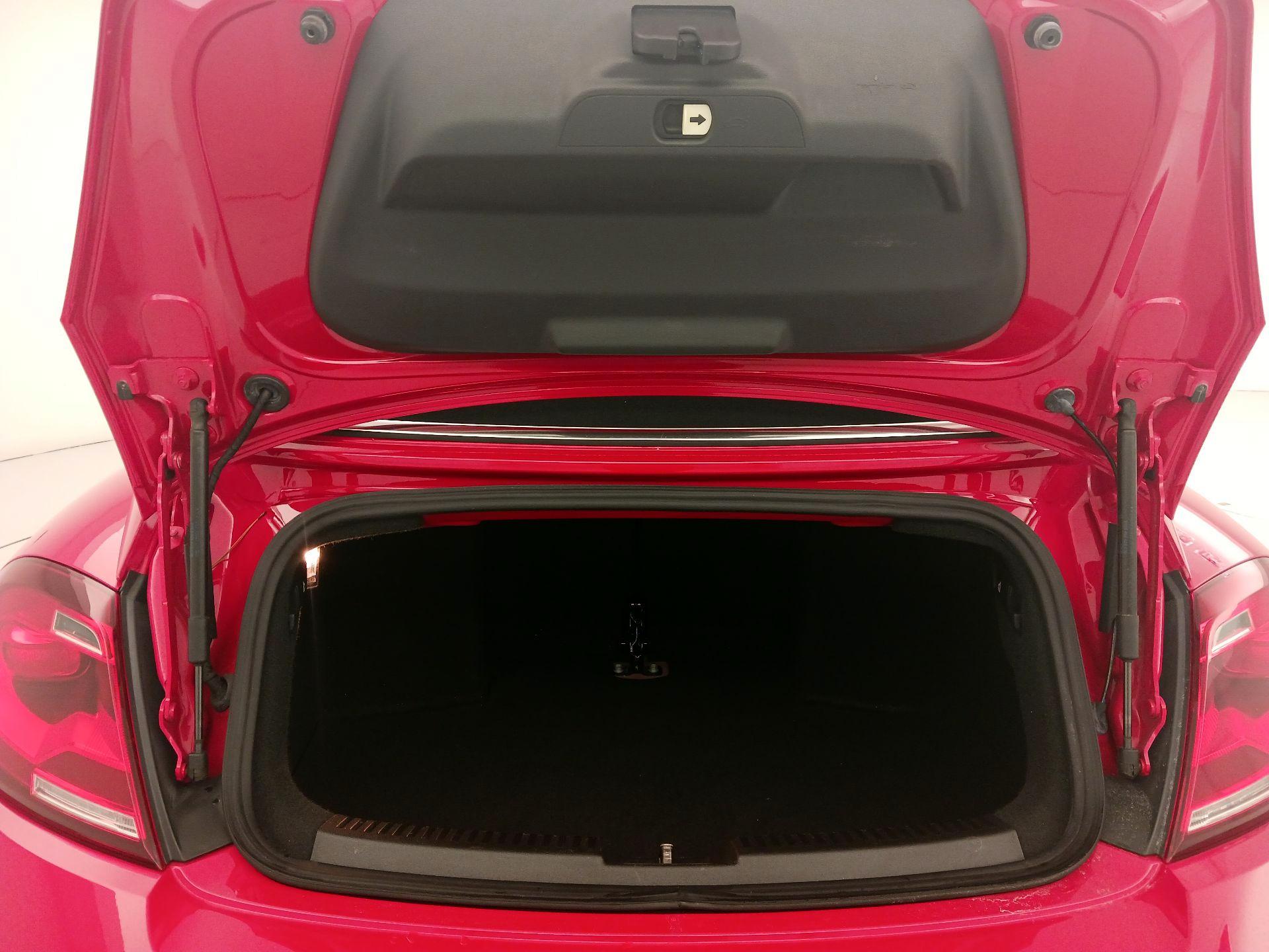 Thumbnail: 2018 Volkswagen Beetle - 20
