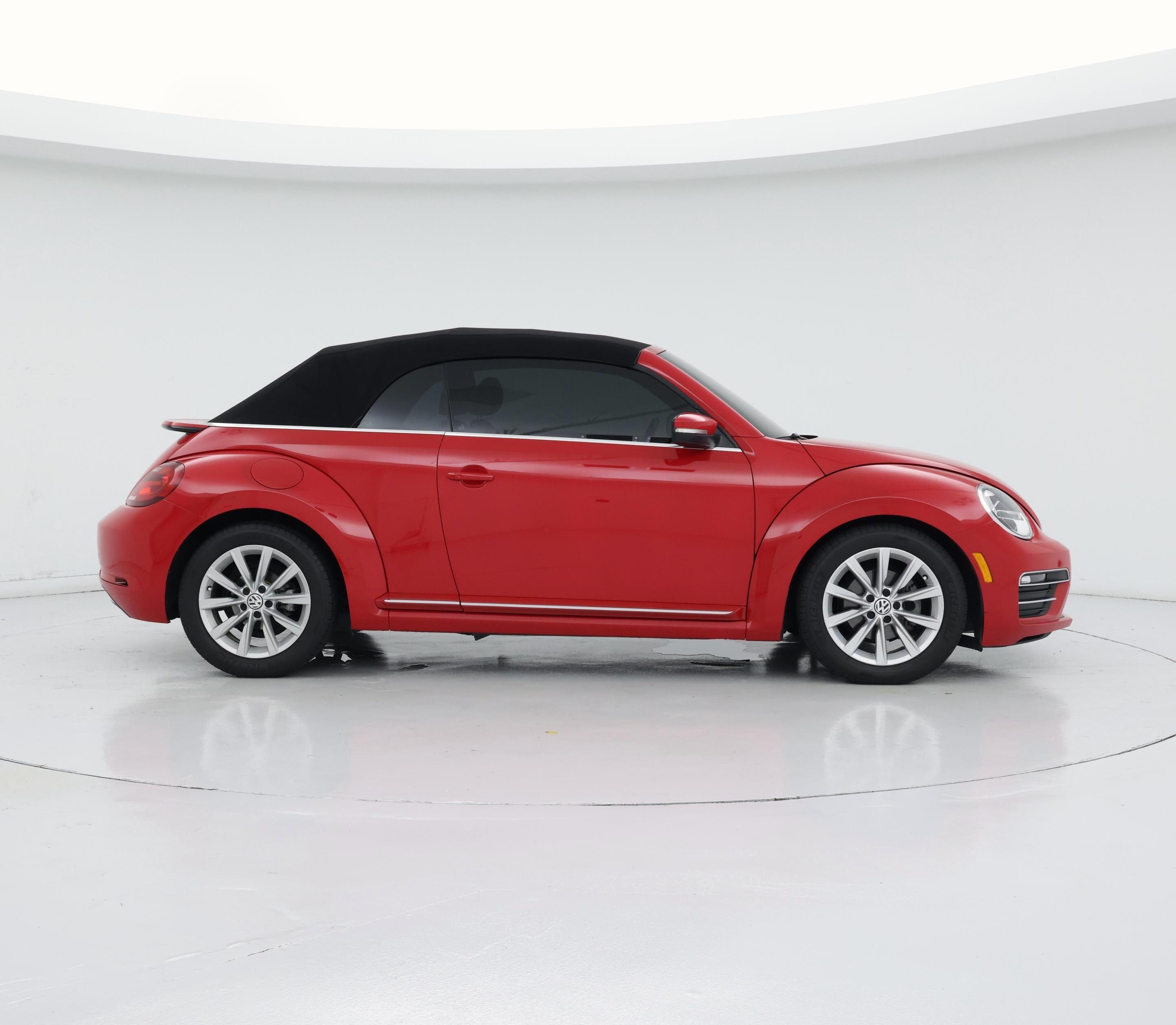 Thumbnail: 2018 Volkswagen Beetle - 7