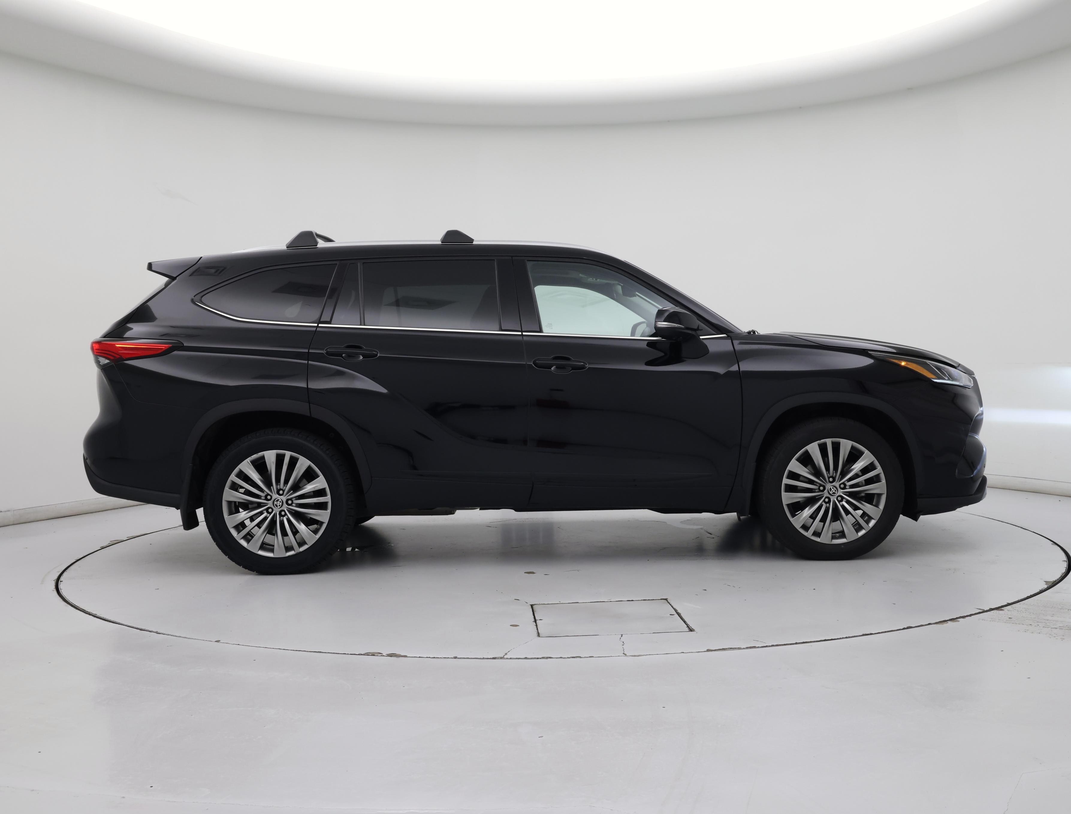 Thumbnail: 2021 Toyota Highlander - 7