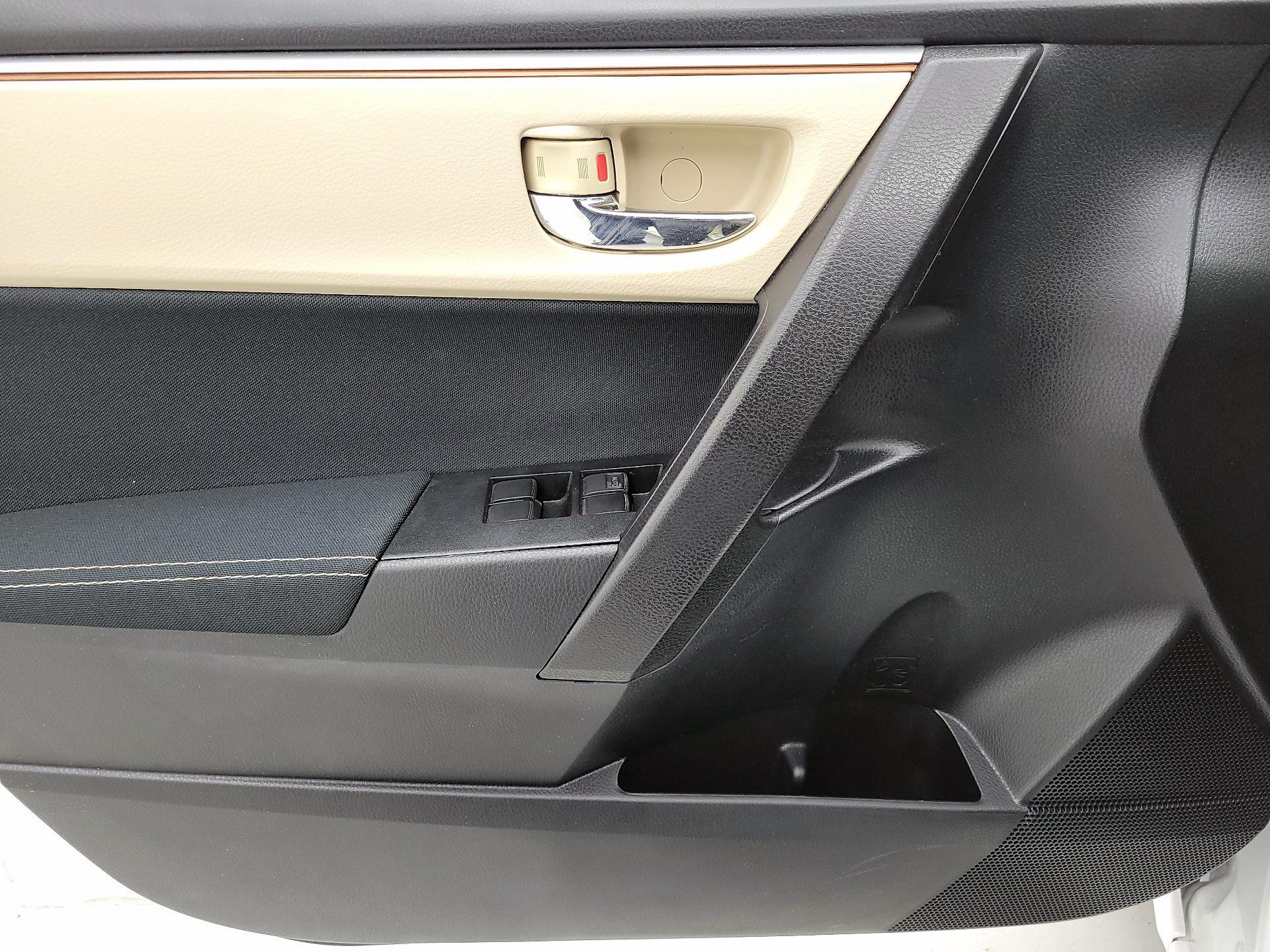 Thumbnail: 2015 Toyota Corolla - 12