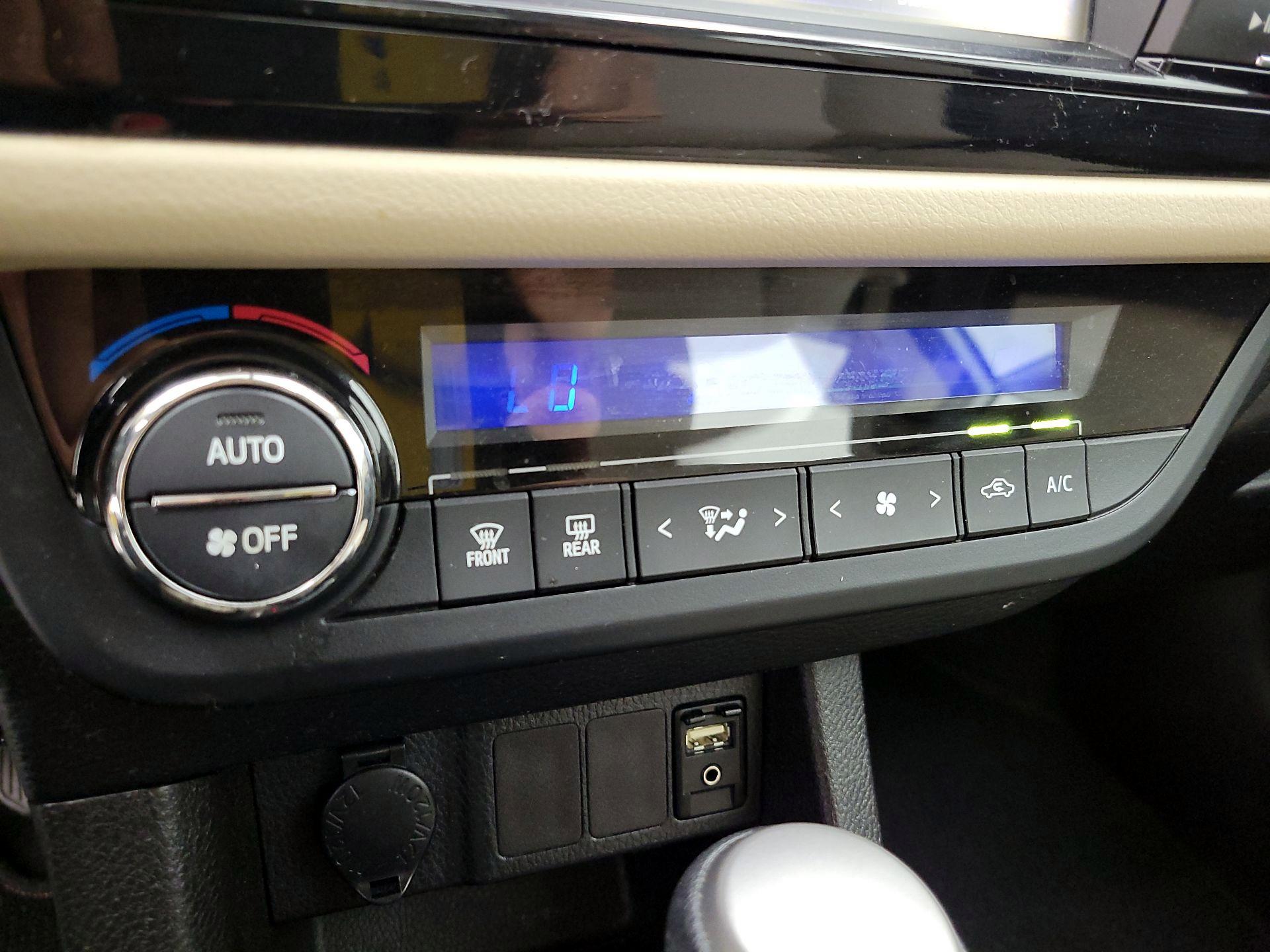 Thumbnail: 2015 Toyota Corolla - 16