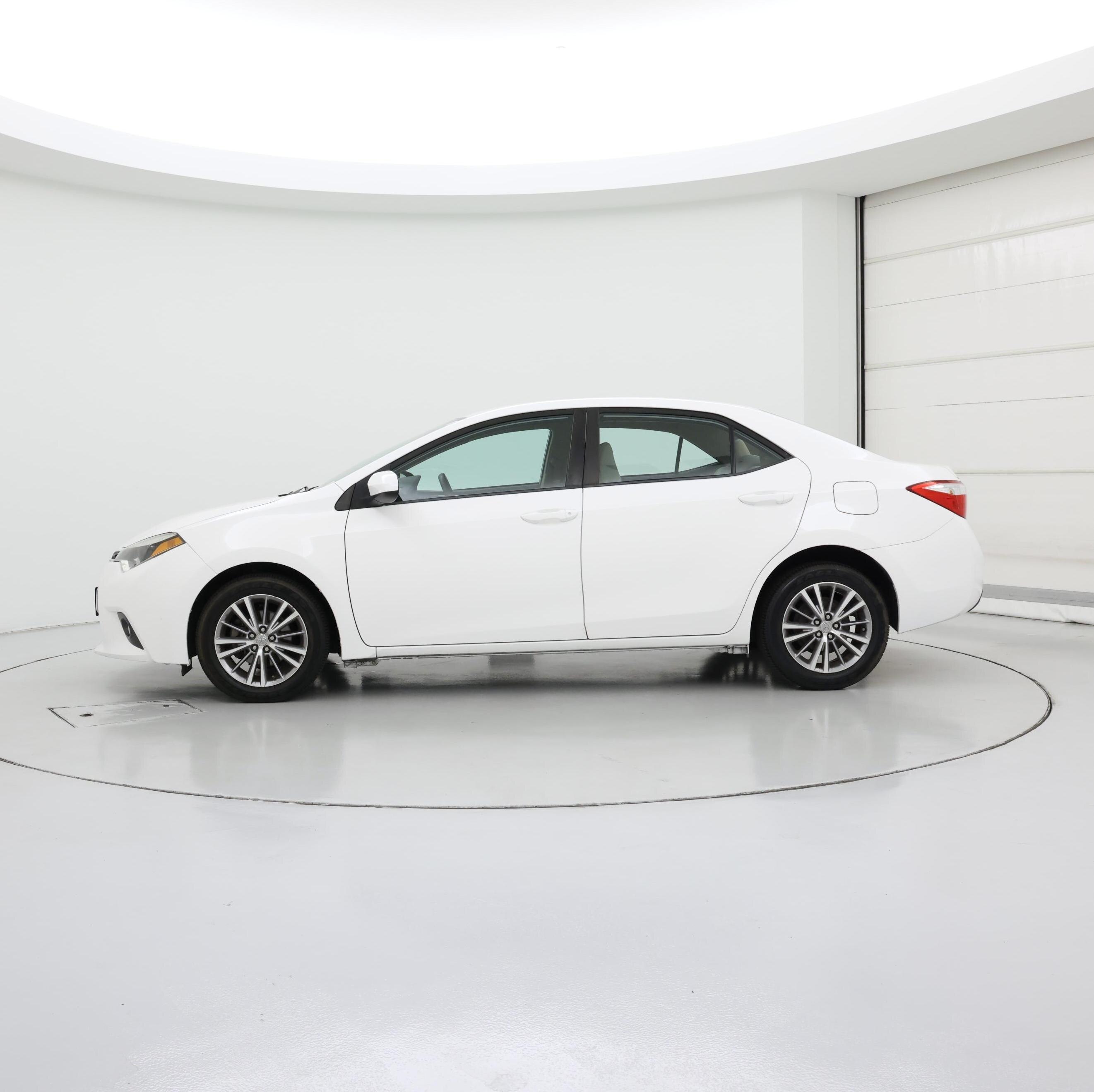 Thumbnail: 2015 Toyota Corolla - 3