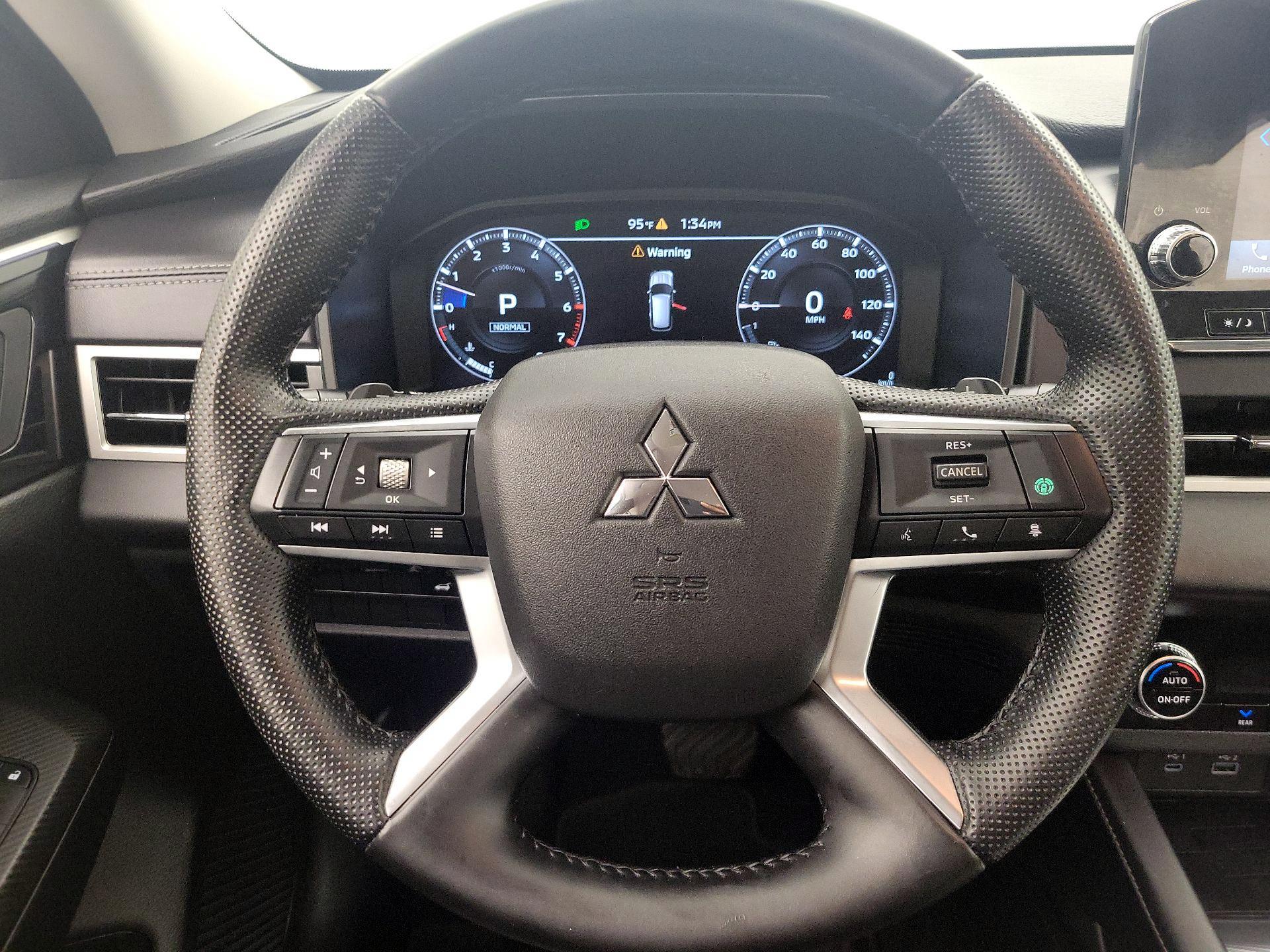 Thumbnail: 2024 Mitsubishi Outlander - 10