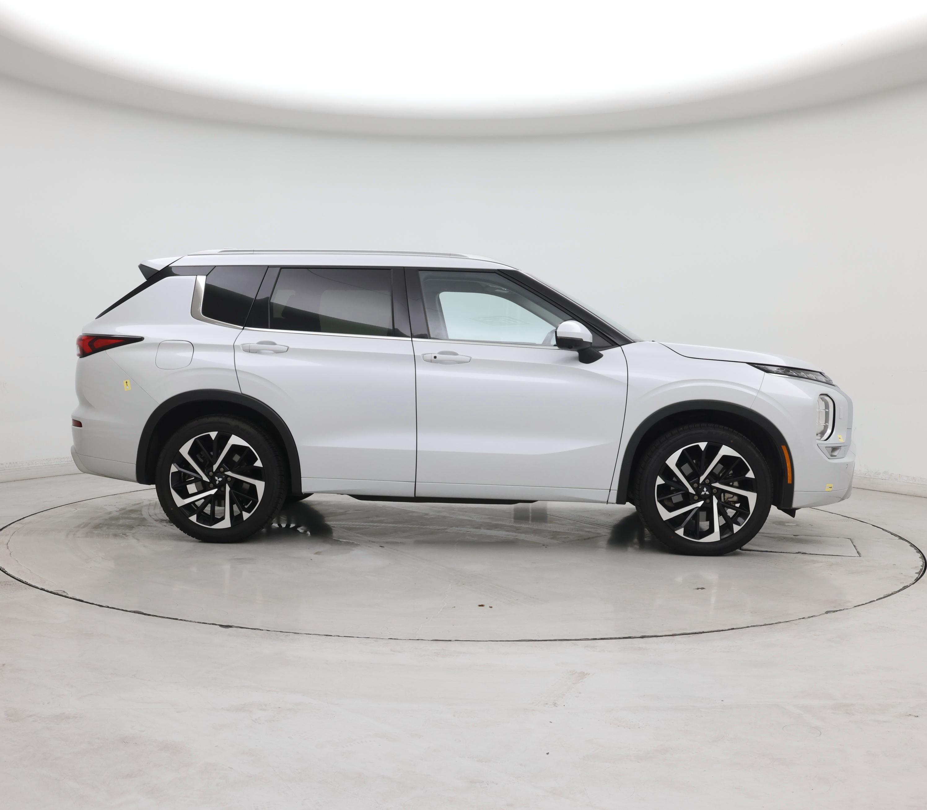 Thumbnail: 2024 Mitsubishi Outlander - 7